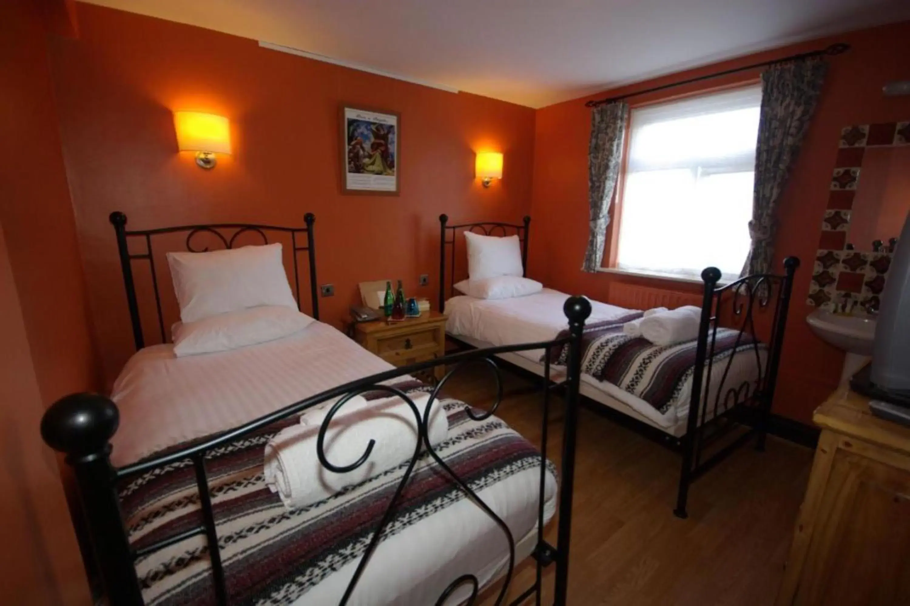 Standard Twin Room with Shared Bathroom in Dancenter South London Camberwell Standard Twin Room with Shared Bathroom in Dancenter South London Camberwell