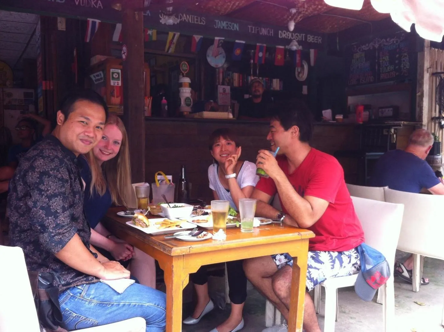 Restaurant/places to eat in Noom Guesthouse
