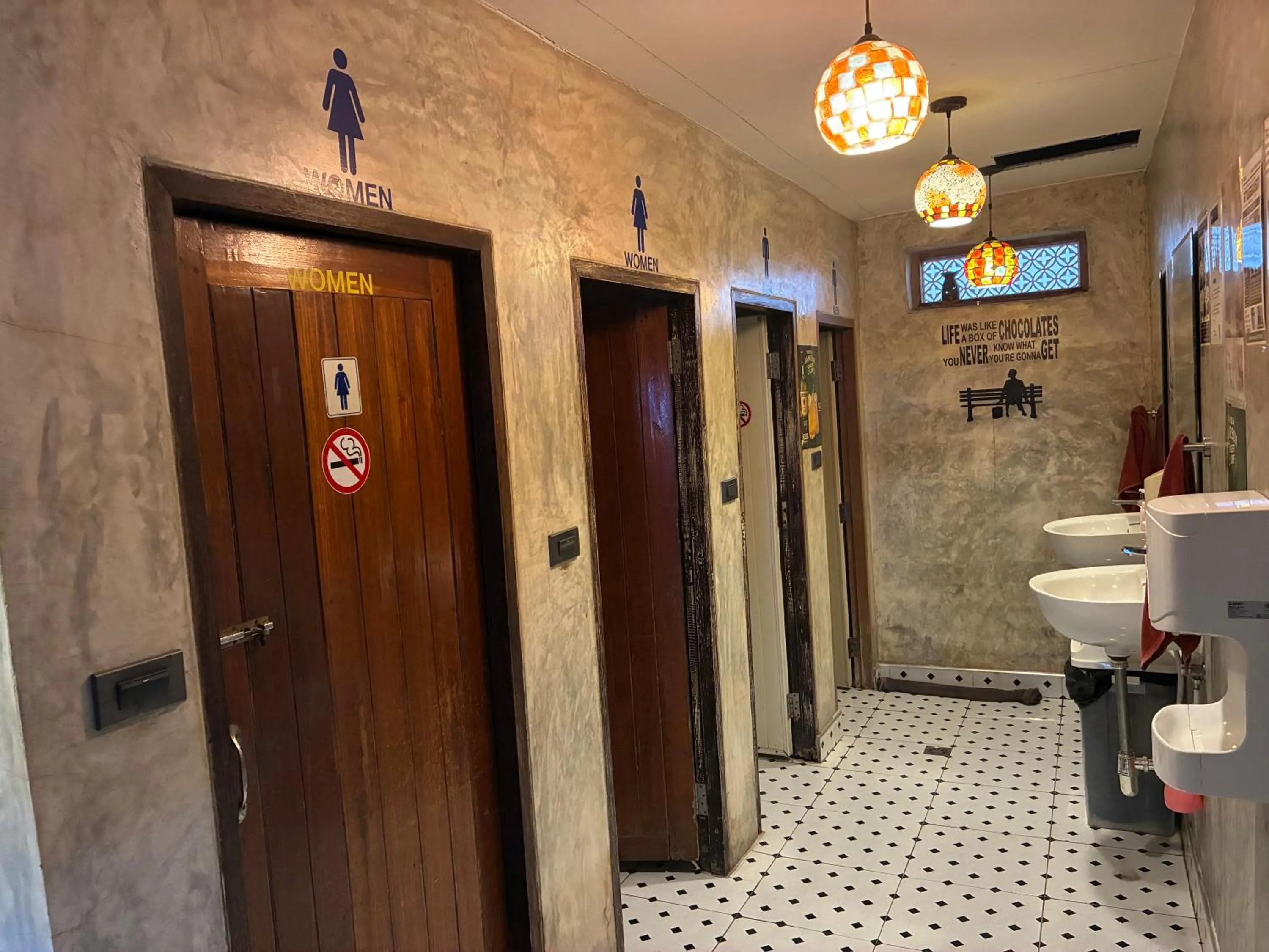 Toilet in Noom Guesthouse