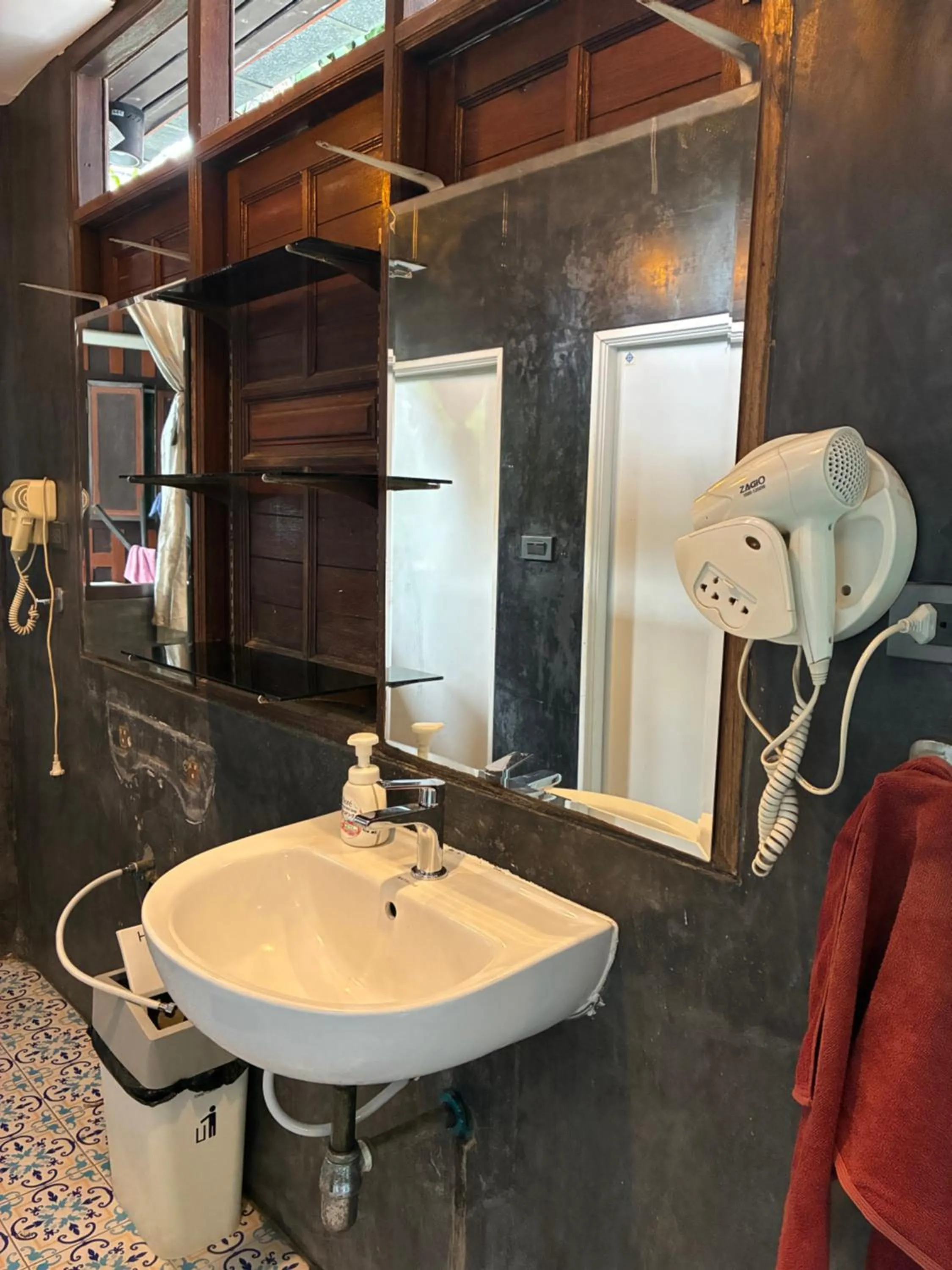 Bathroom in Noom Guesthouse