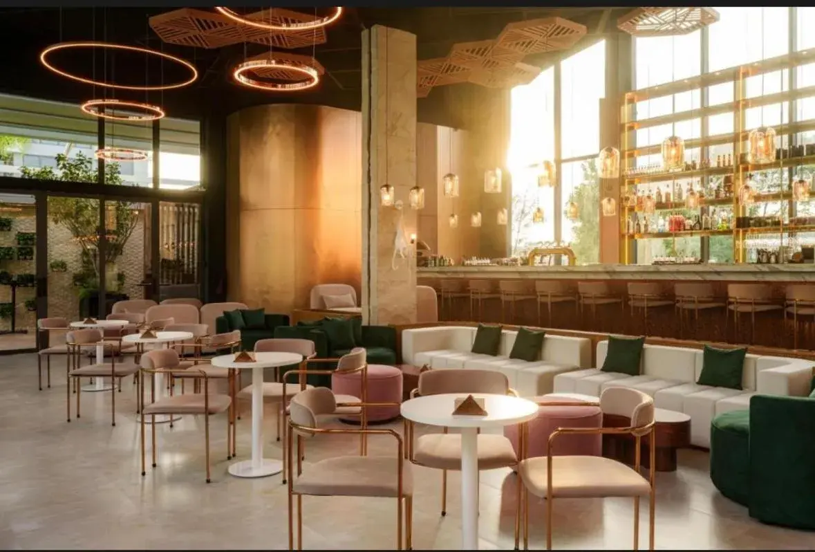 Restaurant/places to eat in La Green hotel and residence Restaurant/places to eat in La Green hotel and residence