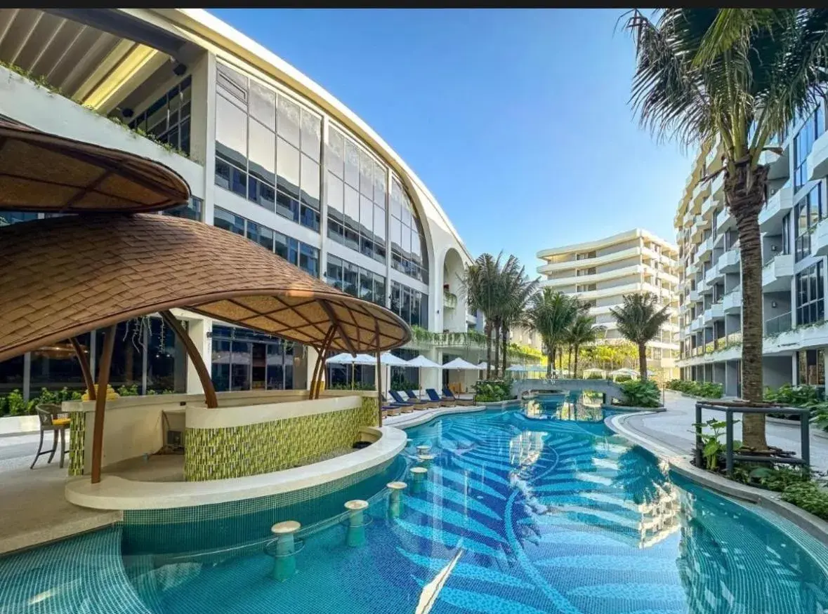 Swimming pool in La Green hotel and residence Swimming pool in La Green hotel and residence