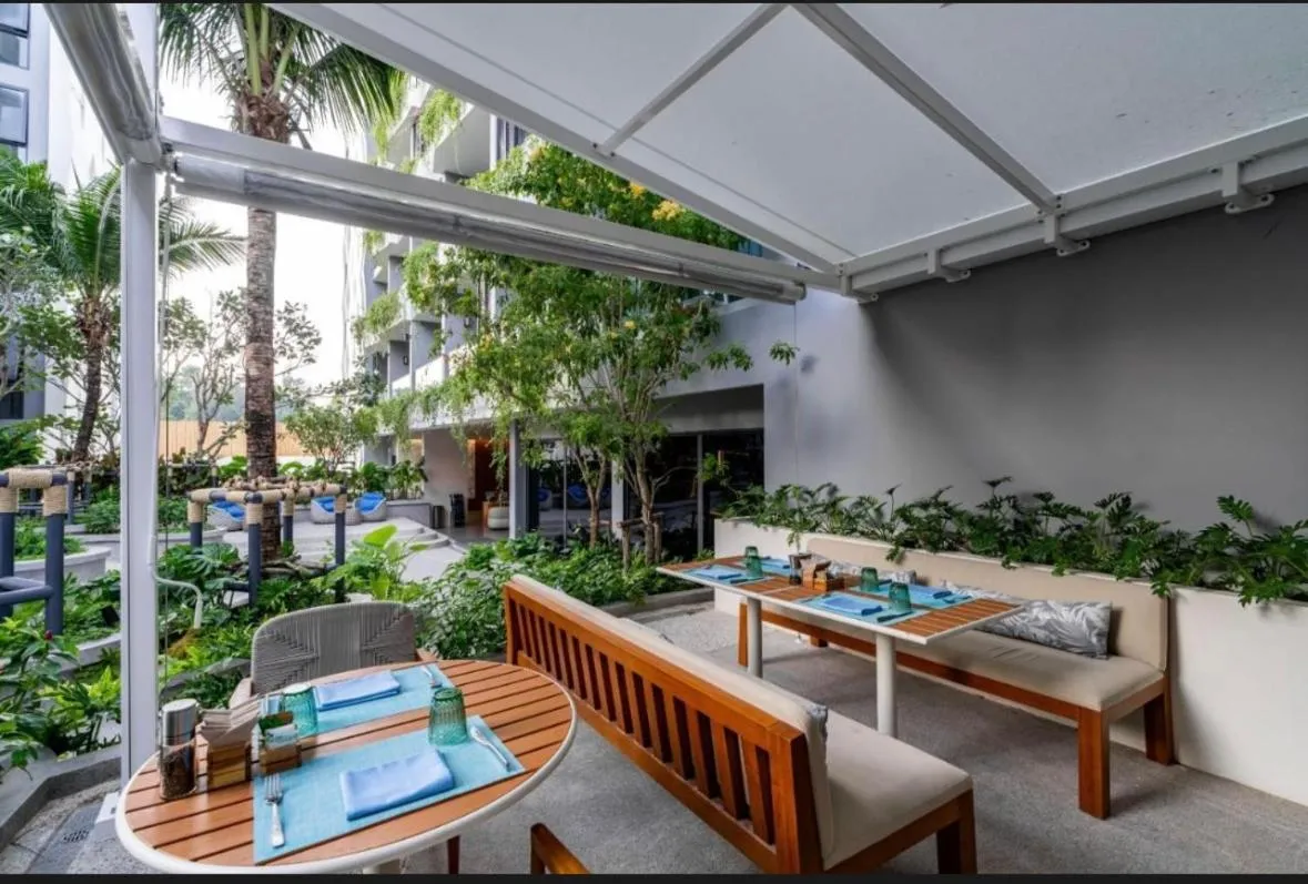 Restaurant/places to eat in La Green hotel and residence