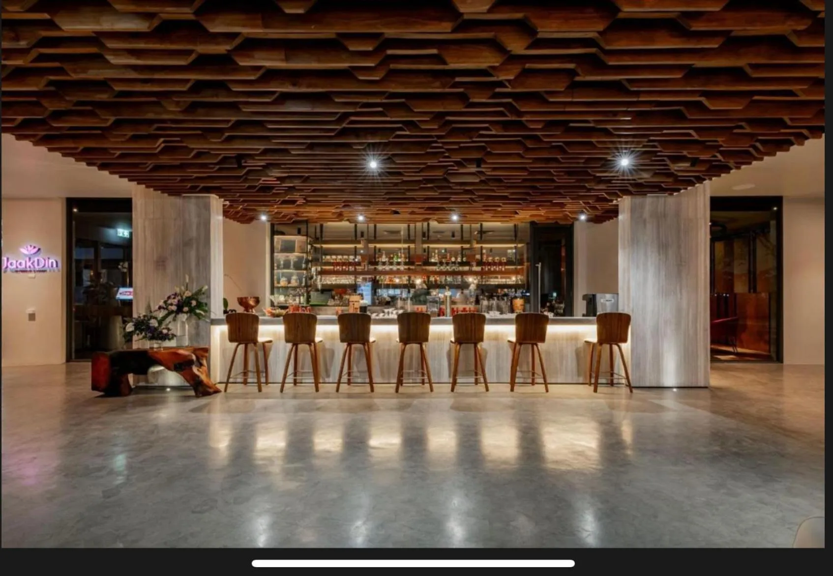 Restaurant/places to eat in La Green hotel and residence