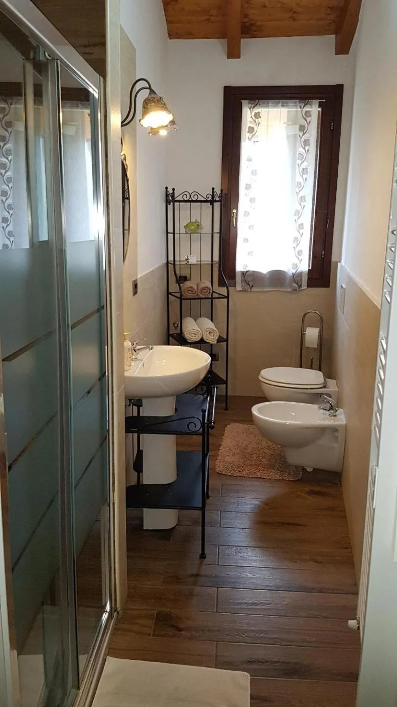 Bathroom in B&B La Tartaruga
