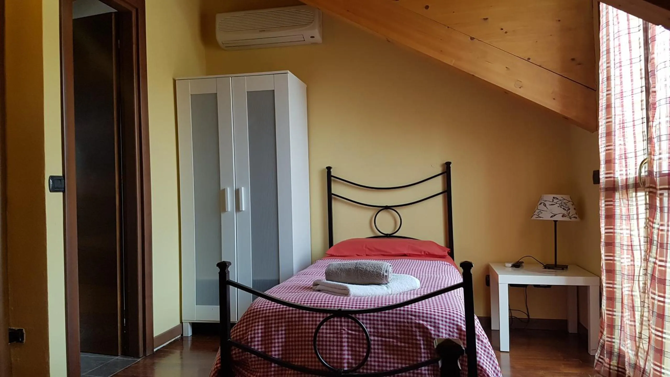 Photo of the whole room, Bed in B&B La Tartaruga