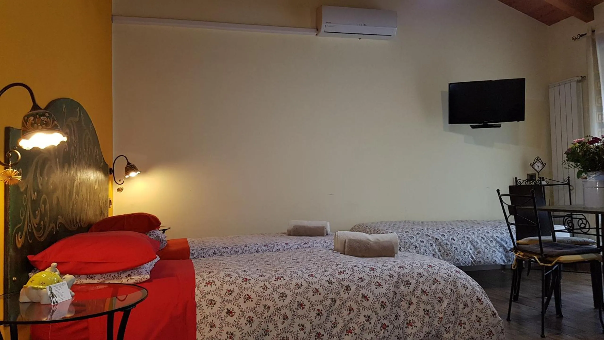 Photo of the whole room, Bed in B&B La Tartaruga