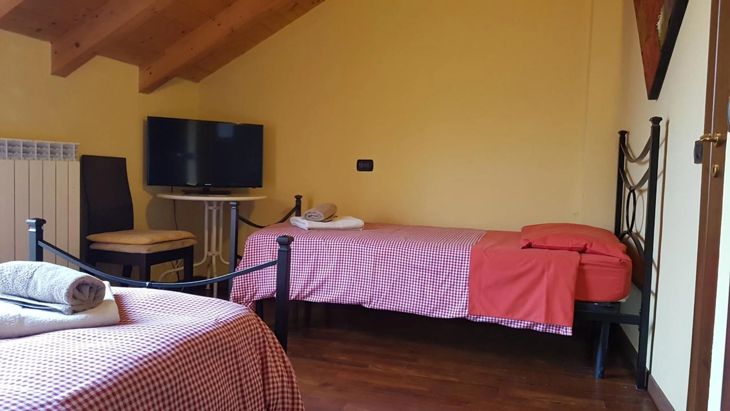 Photo of the whole room, Bed in B&B La Tartaruga