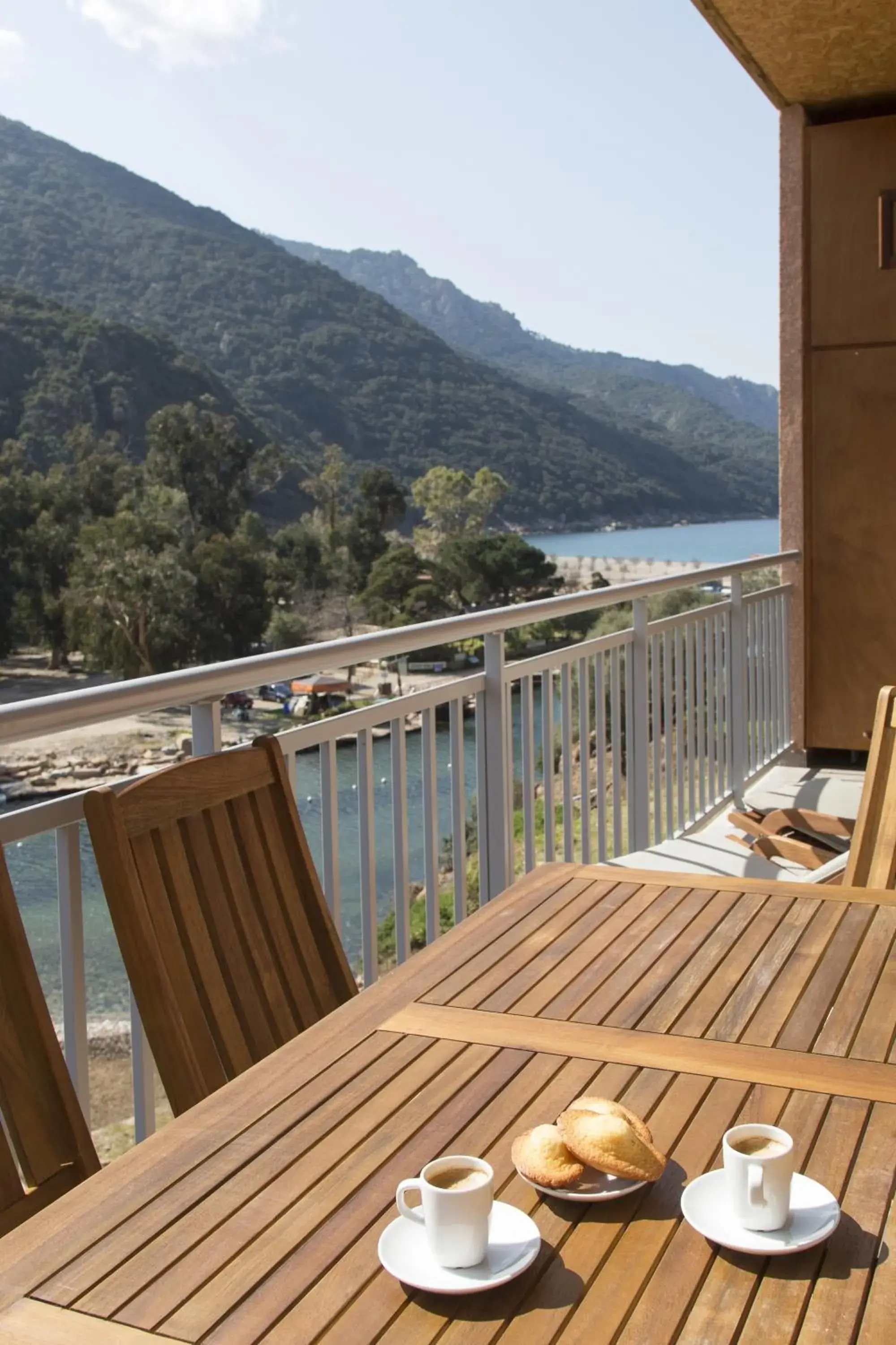Two-Bedroom Apartment with Terrace and Panoramic View in Résidence Hotelière Capu Seninu Two-Bedroom Apartment with Terrace and Panoramic View in Résidence Hotelière Capu Seninu