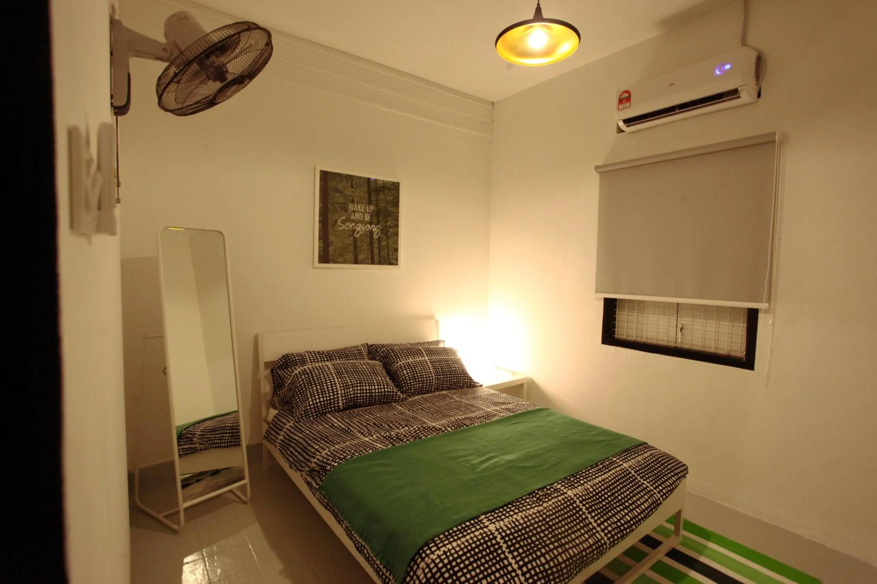 Night, Bed in Stay SongSong Mount Erskine