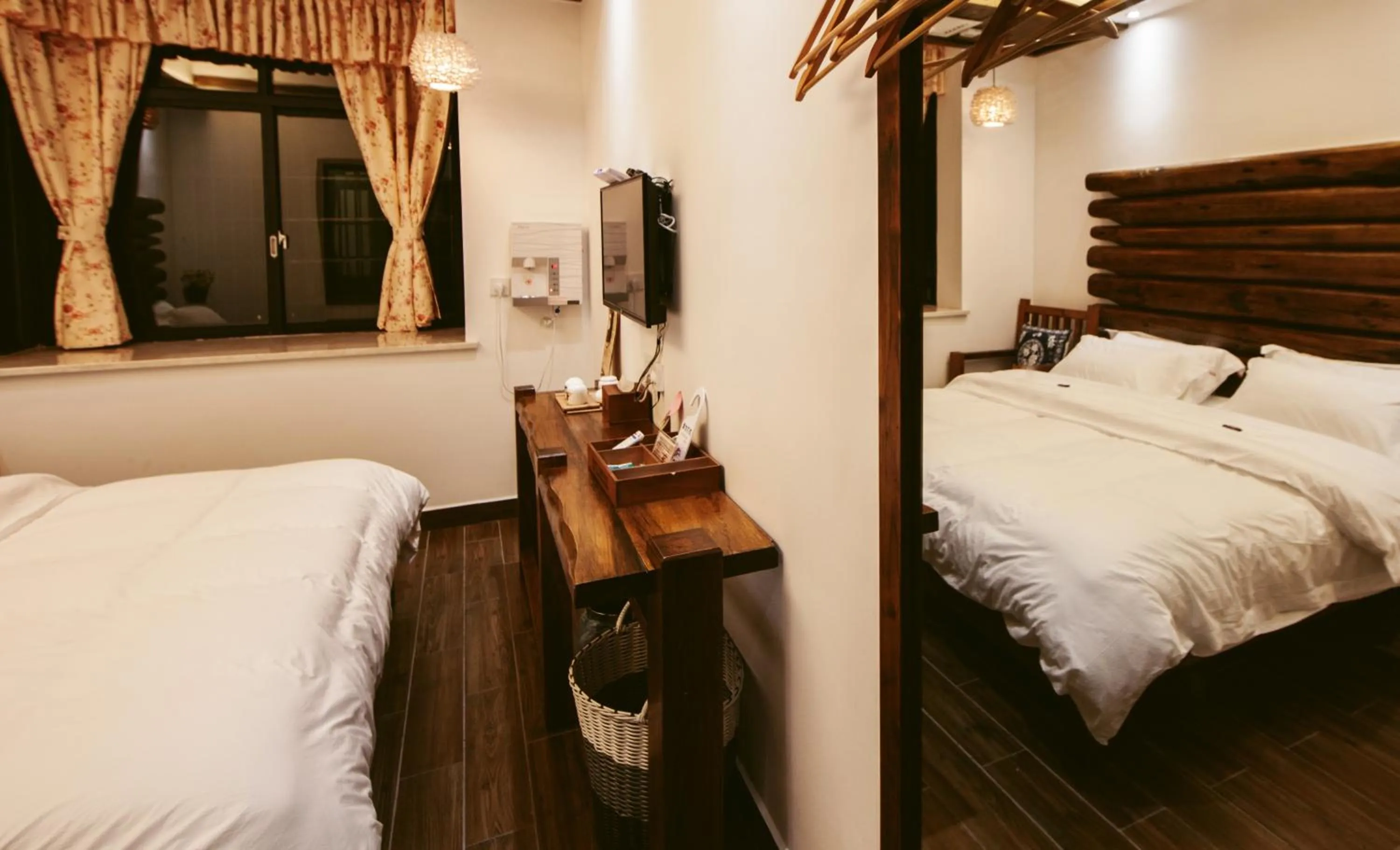 Decorative detail, Bed in Hotel California Zhangjiajie