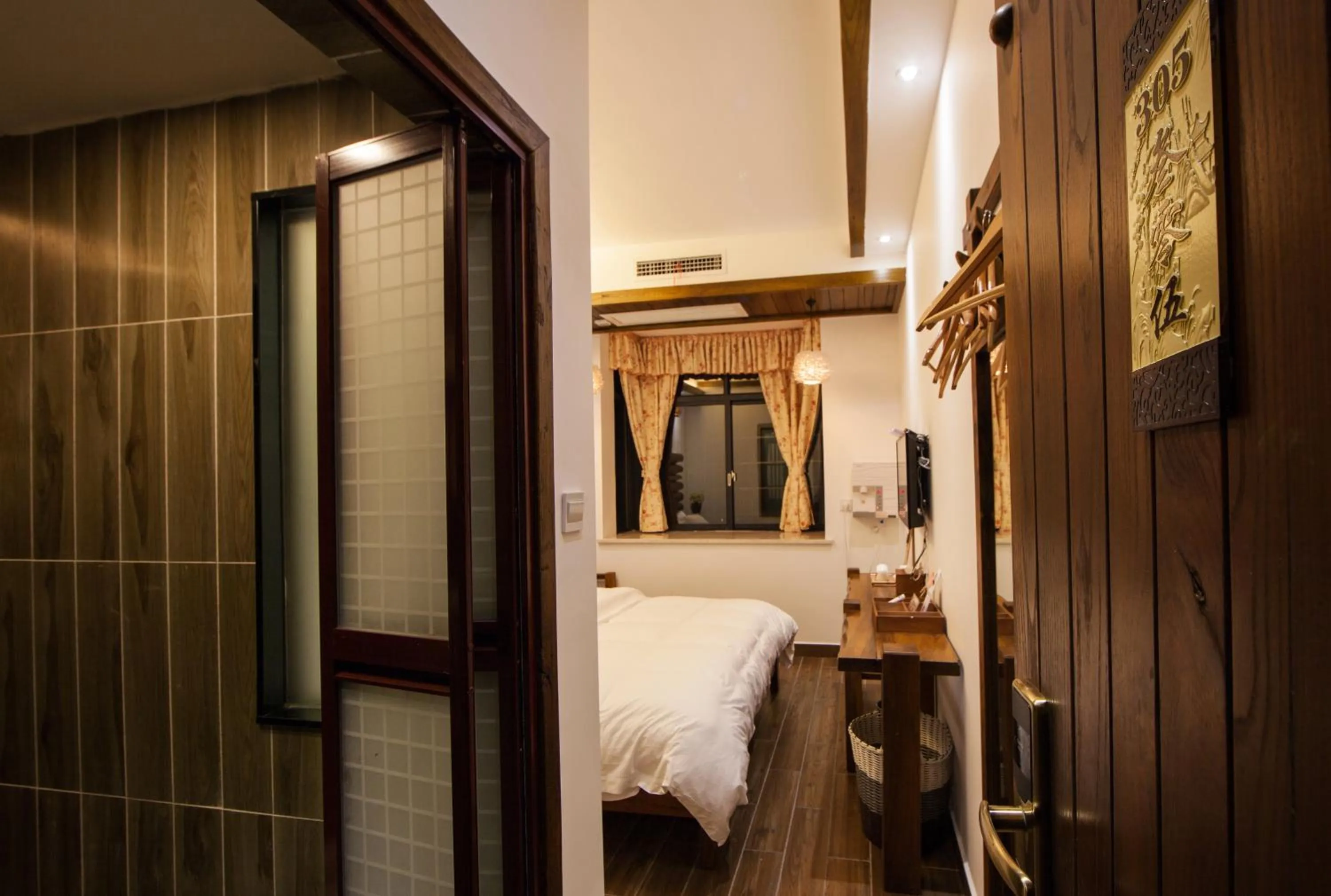 Decorative detail, Bed in Hotel California Zhangjiajie