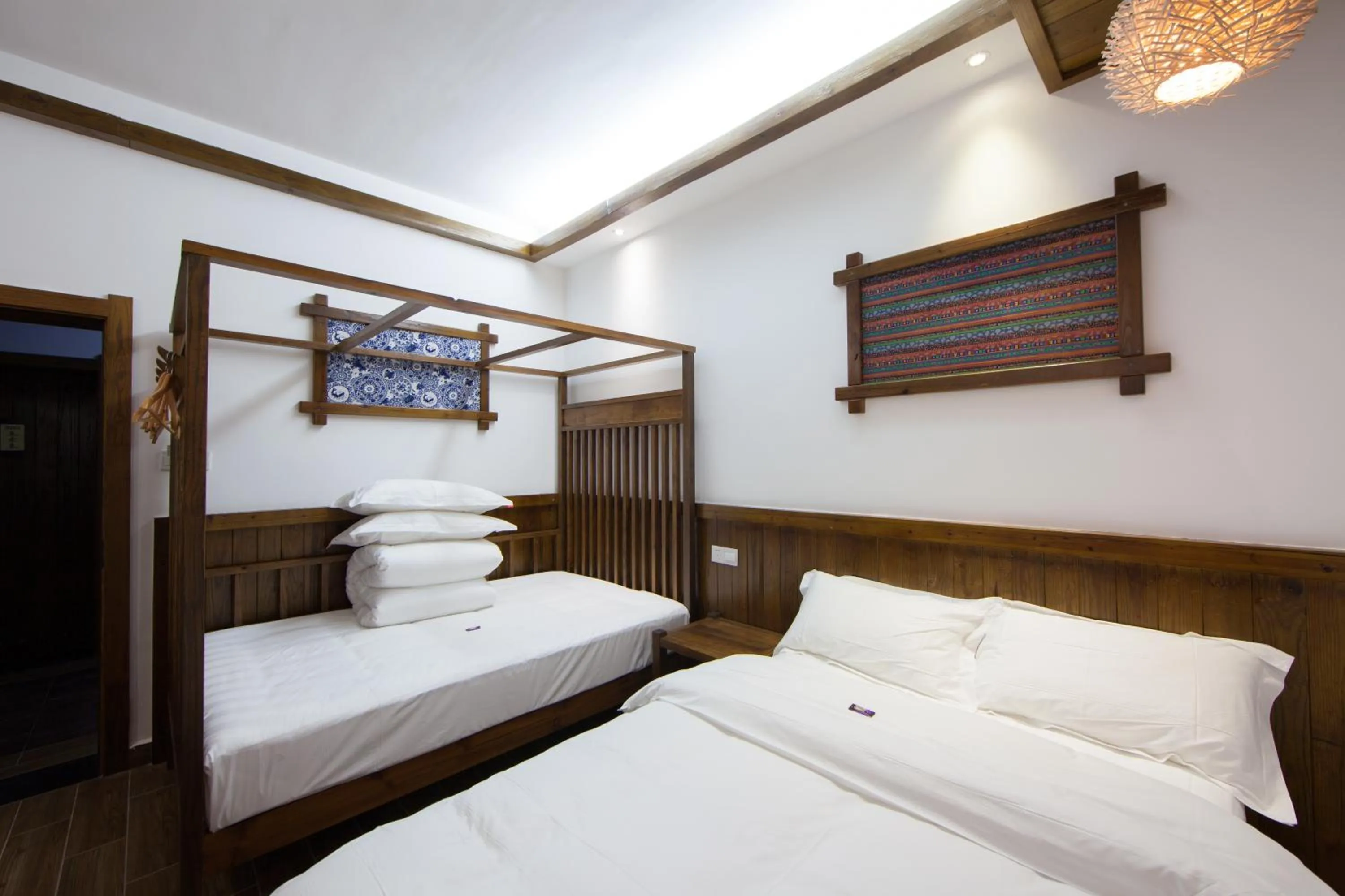 Photo of the whole room, Bed in Hotel California Zhangjiajie