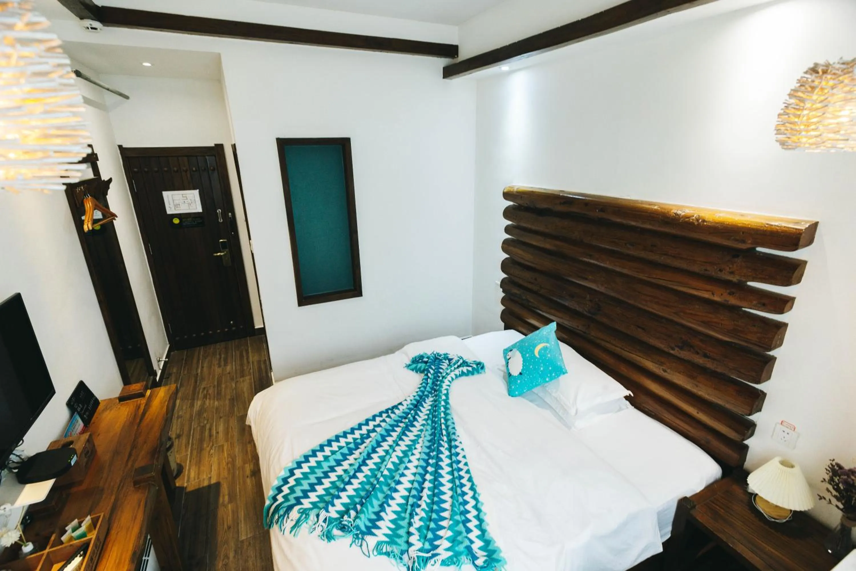 Photo of the whole room, Bed in Hotel California Zhangjiajie