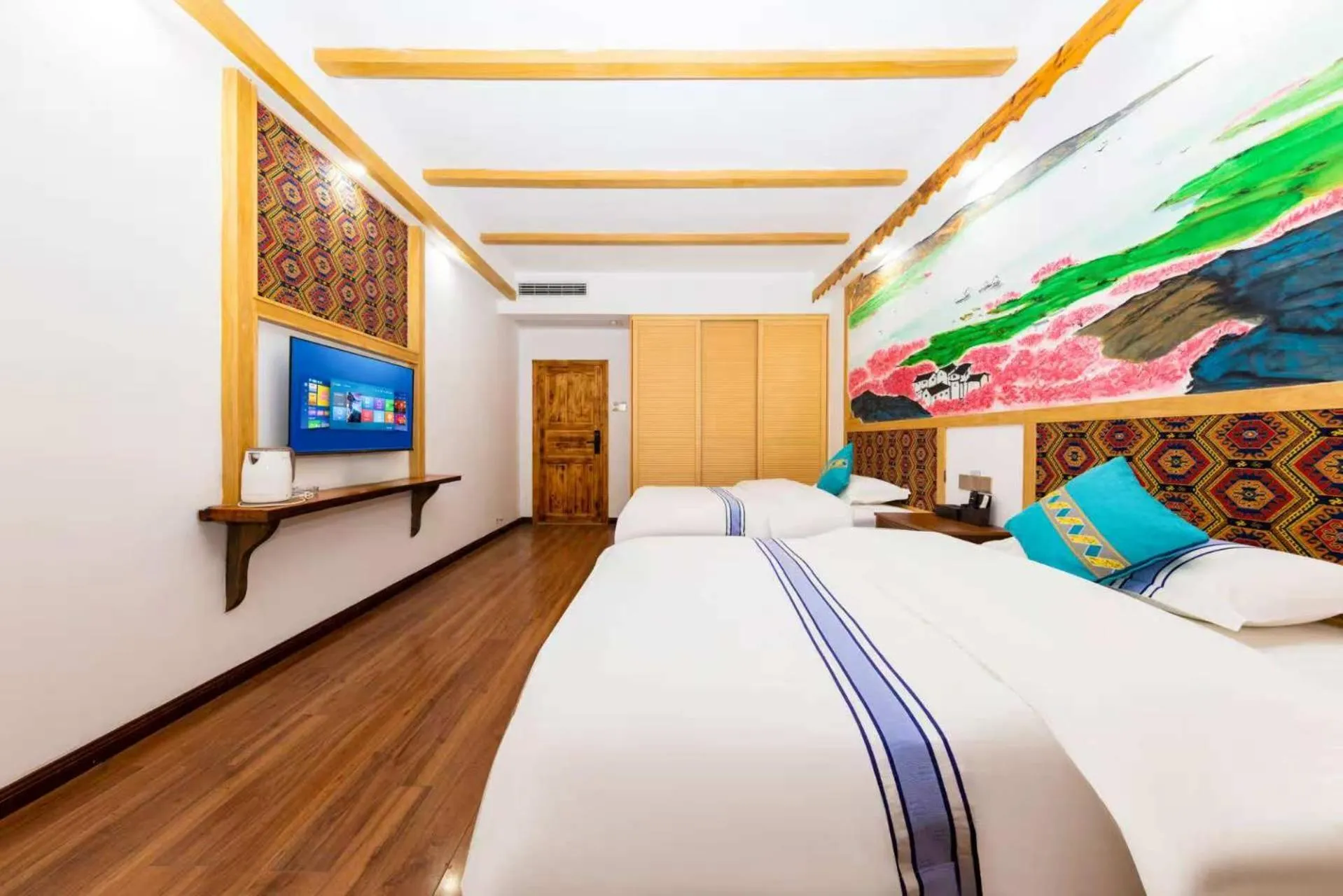 Photo of the whole room, Bed in Hotel California Zhangjiajie