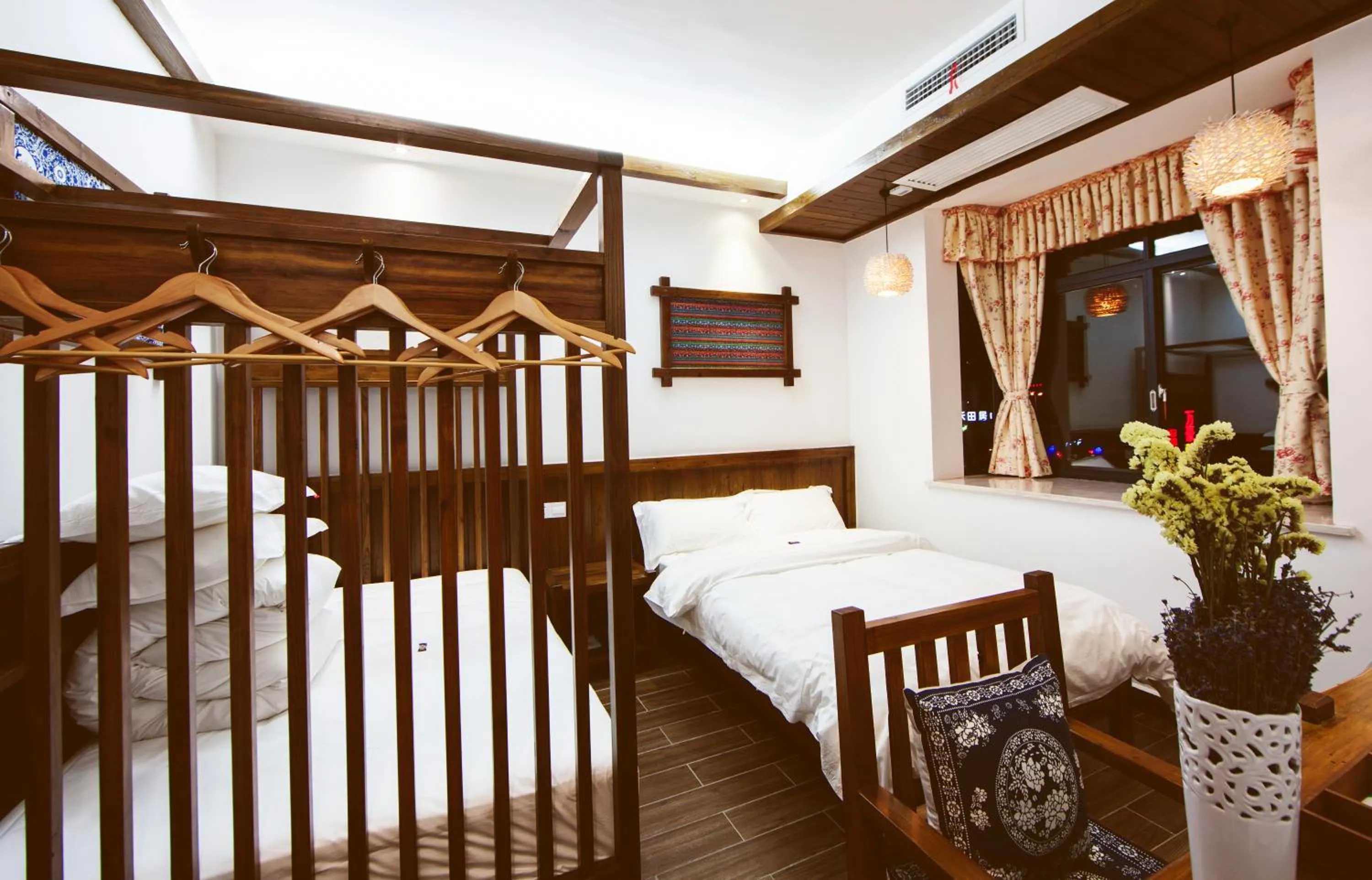 Photo of the whole room, Bed in Hotel California Zhangjiajie