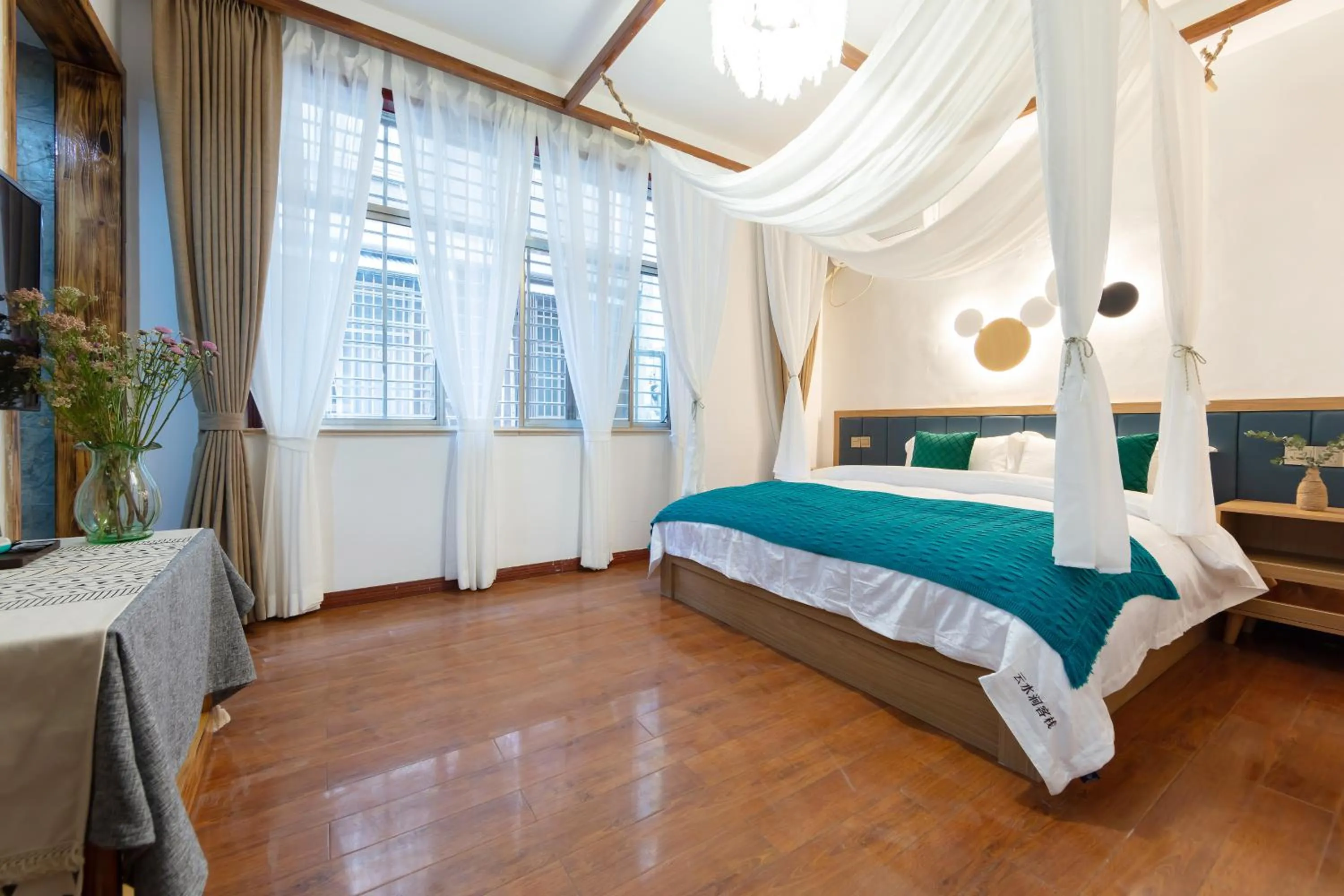 Bedroom, Bed in Hotel California Zhangjiajie