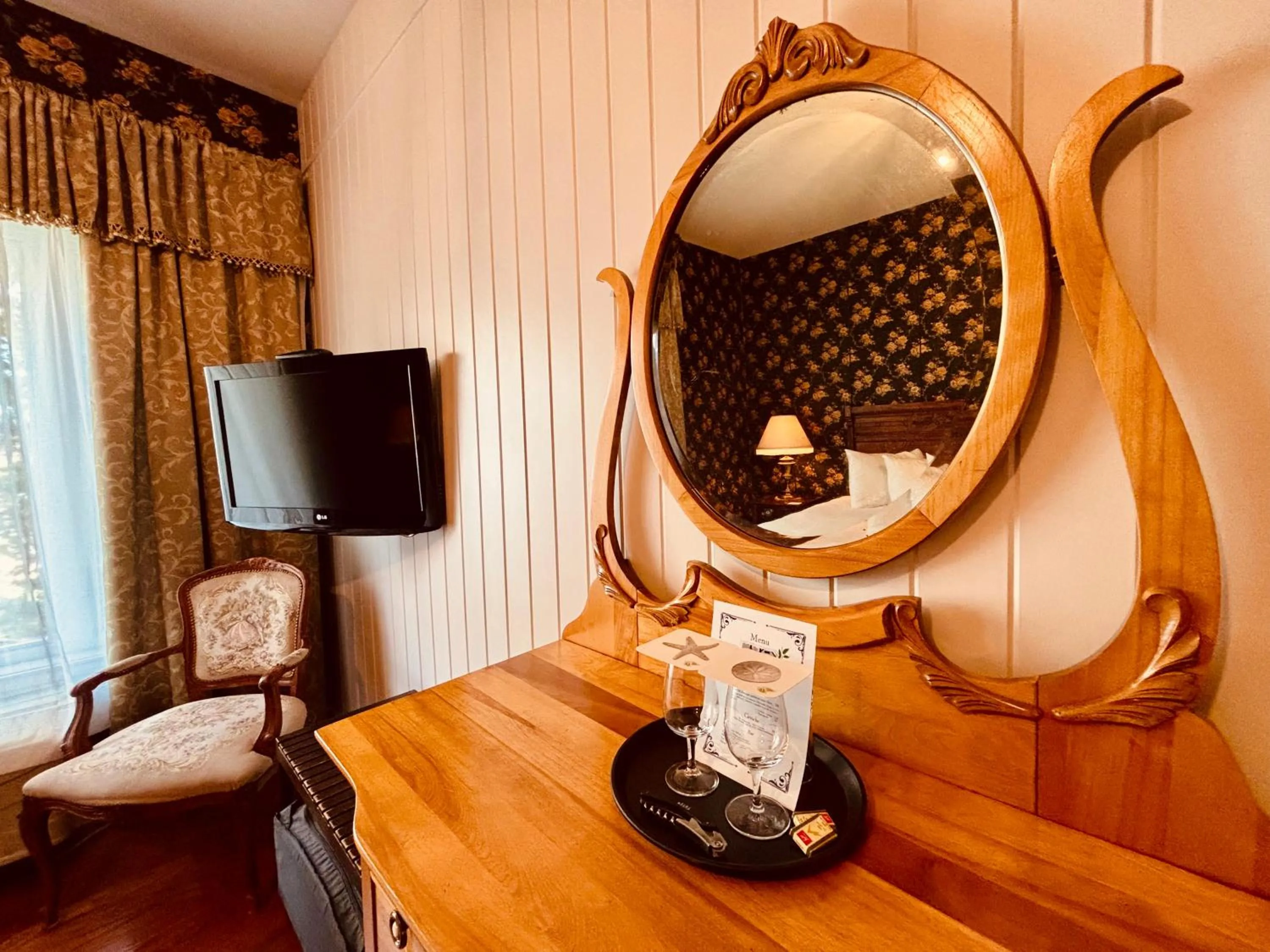 TV and multimedia in Auberge Sous les Arbres