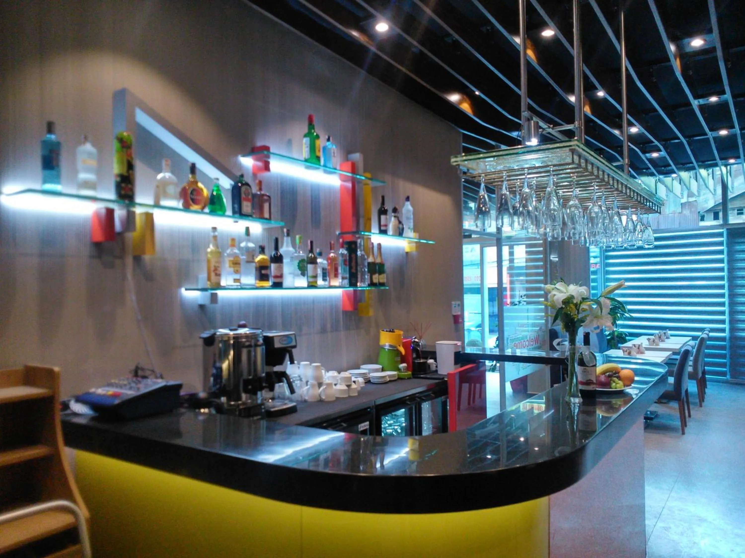 Lounge or bar in All Inn Hotel