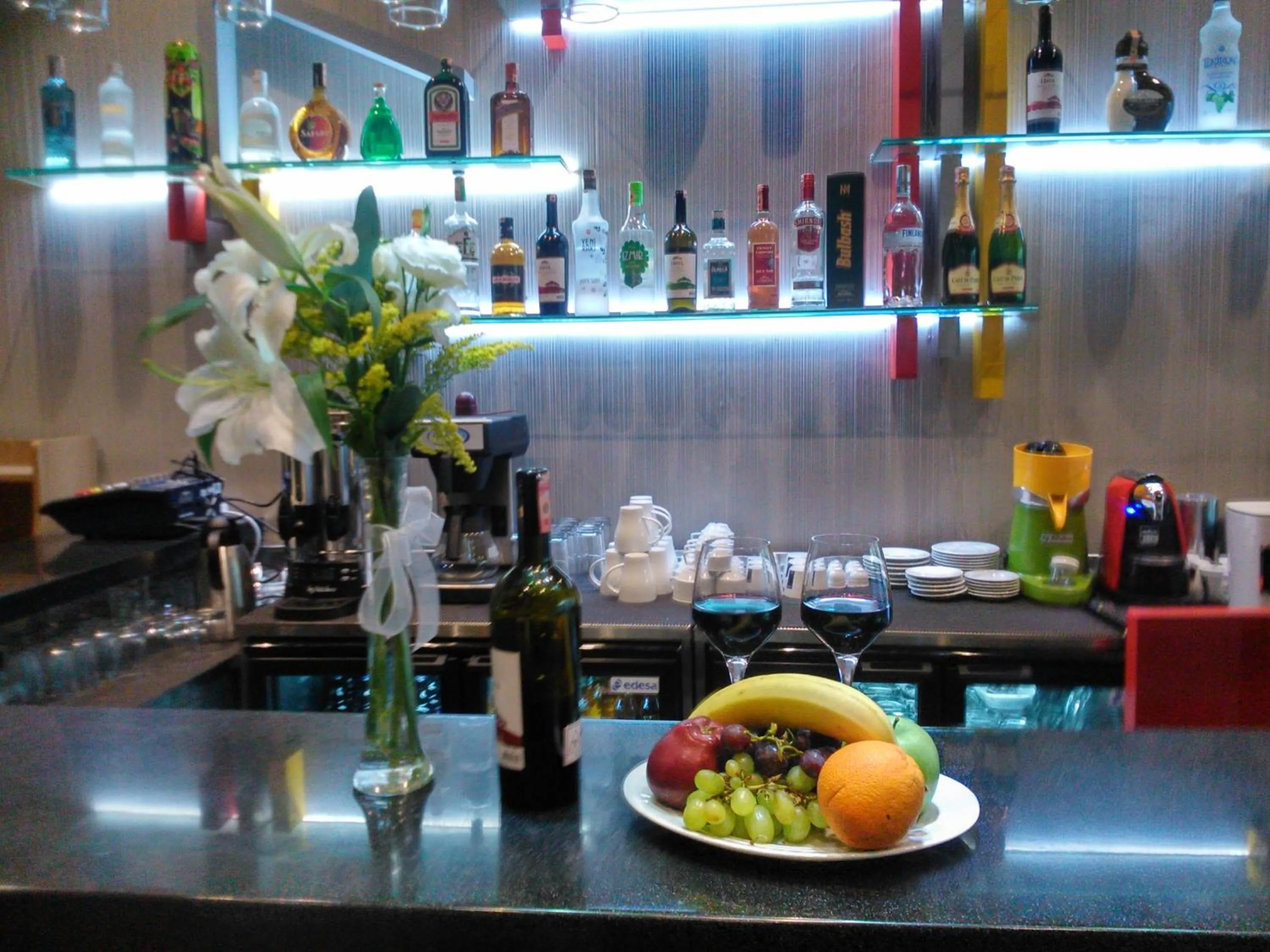 Lounge or bar in All Inn Hotel