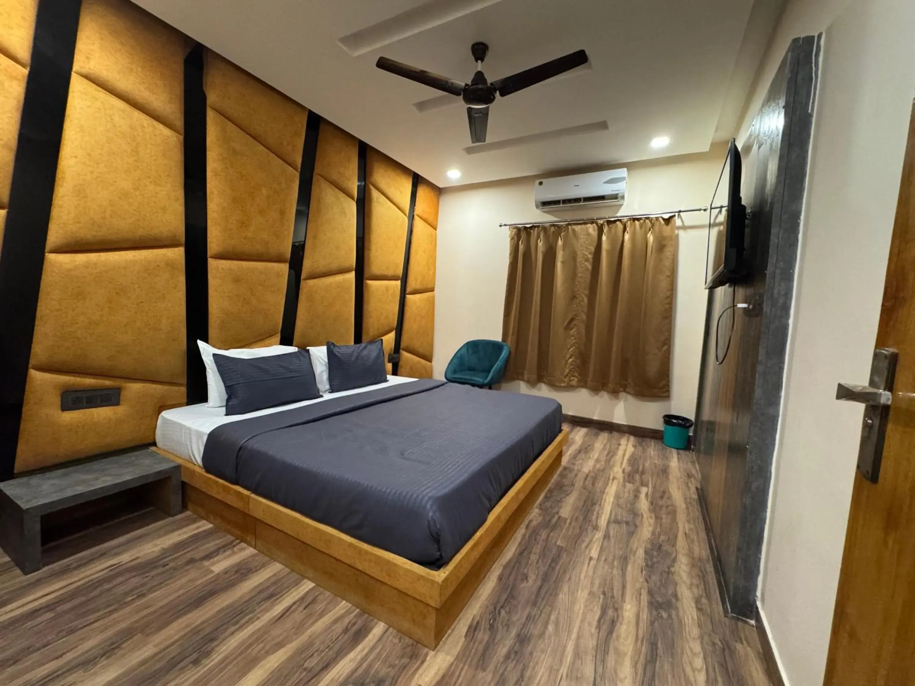 Deluxe Double Room - single occupancy in Hotel Sanskriti T And M Hotels Deluxe Double Room - single occupancy in Hotel Sanskriti T And M Hotels