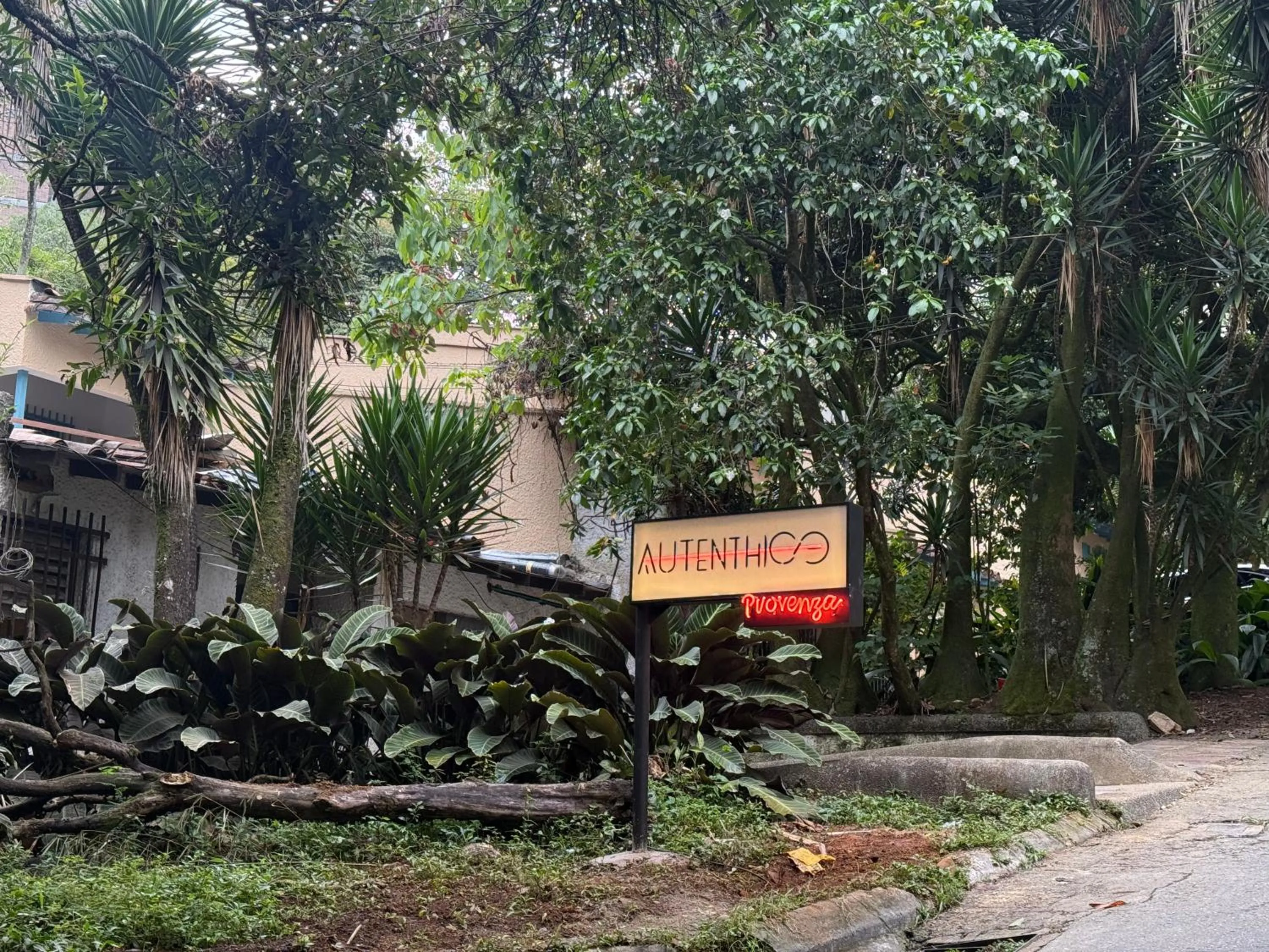 Garden in Autenthico Provenza Home Medellin