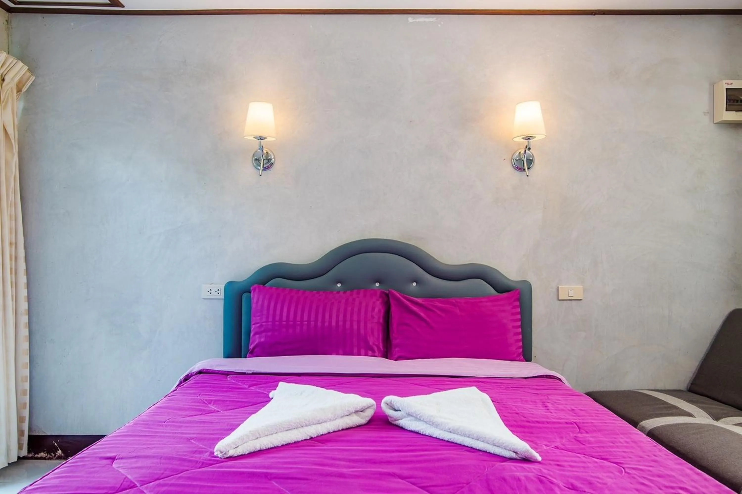 Bed in Ton Hom Pool Party