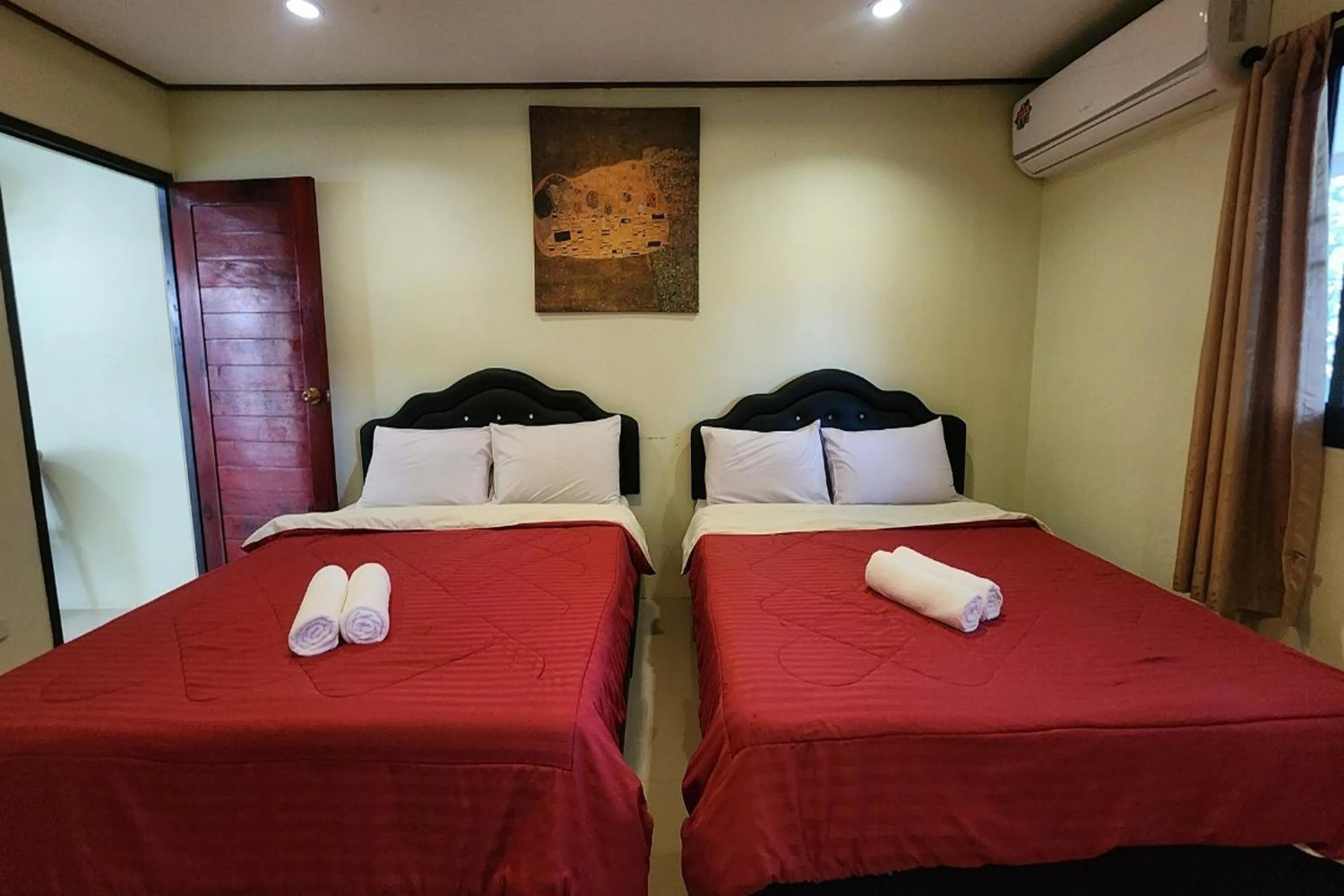 Bed in Ton Hom Pool Party