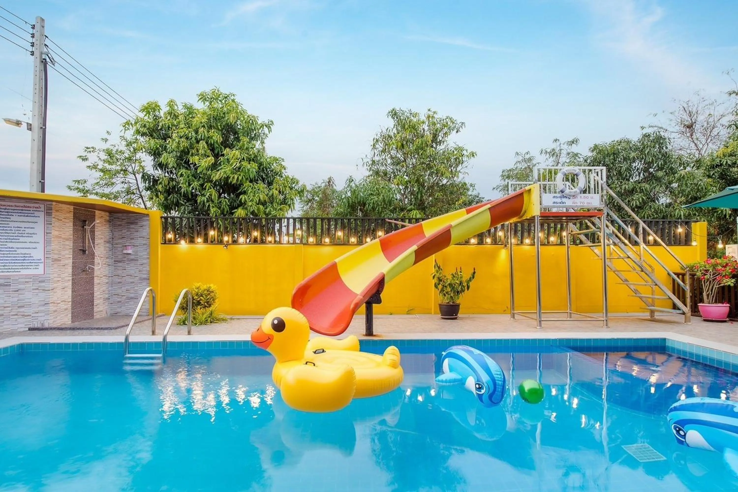 Swimming pool in Ton Hom Pool Party