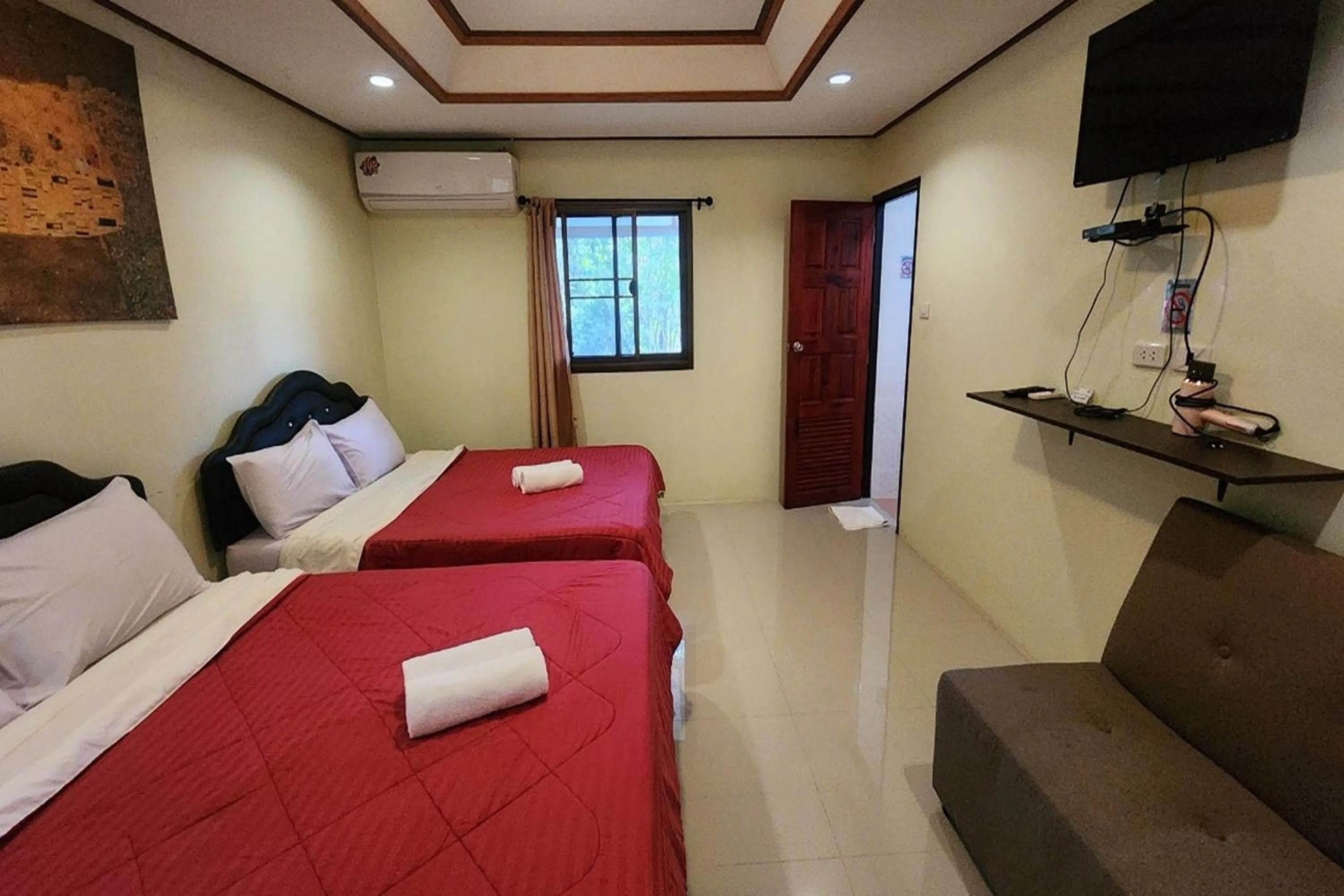 Bed in Ton Hom Pool Party