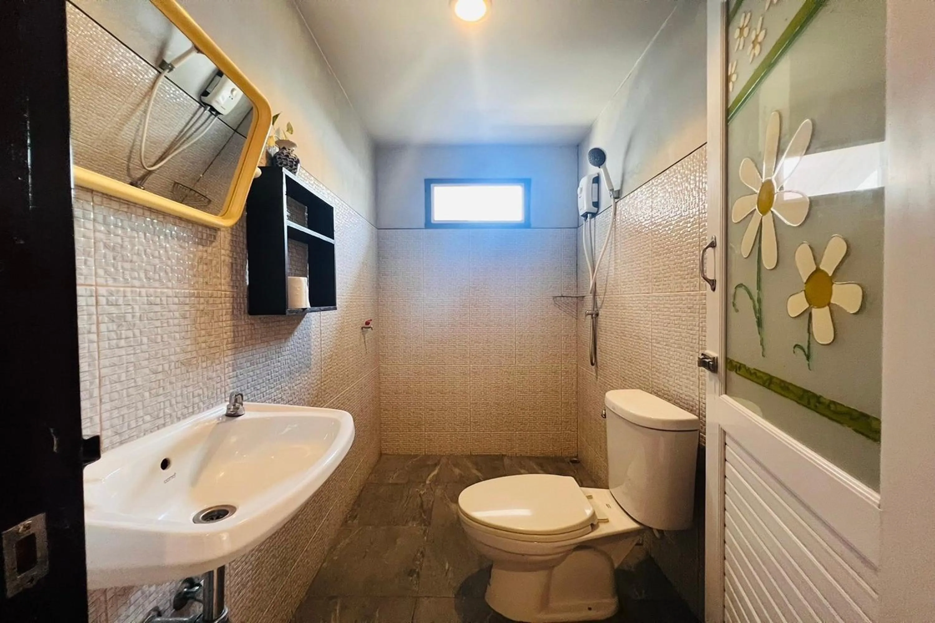 Bathroom in Ton Hom Pool Party