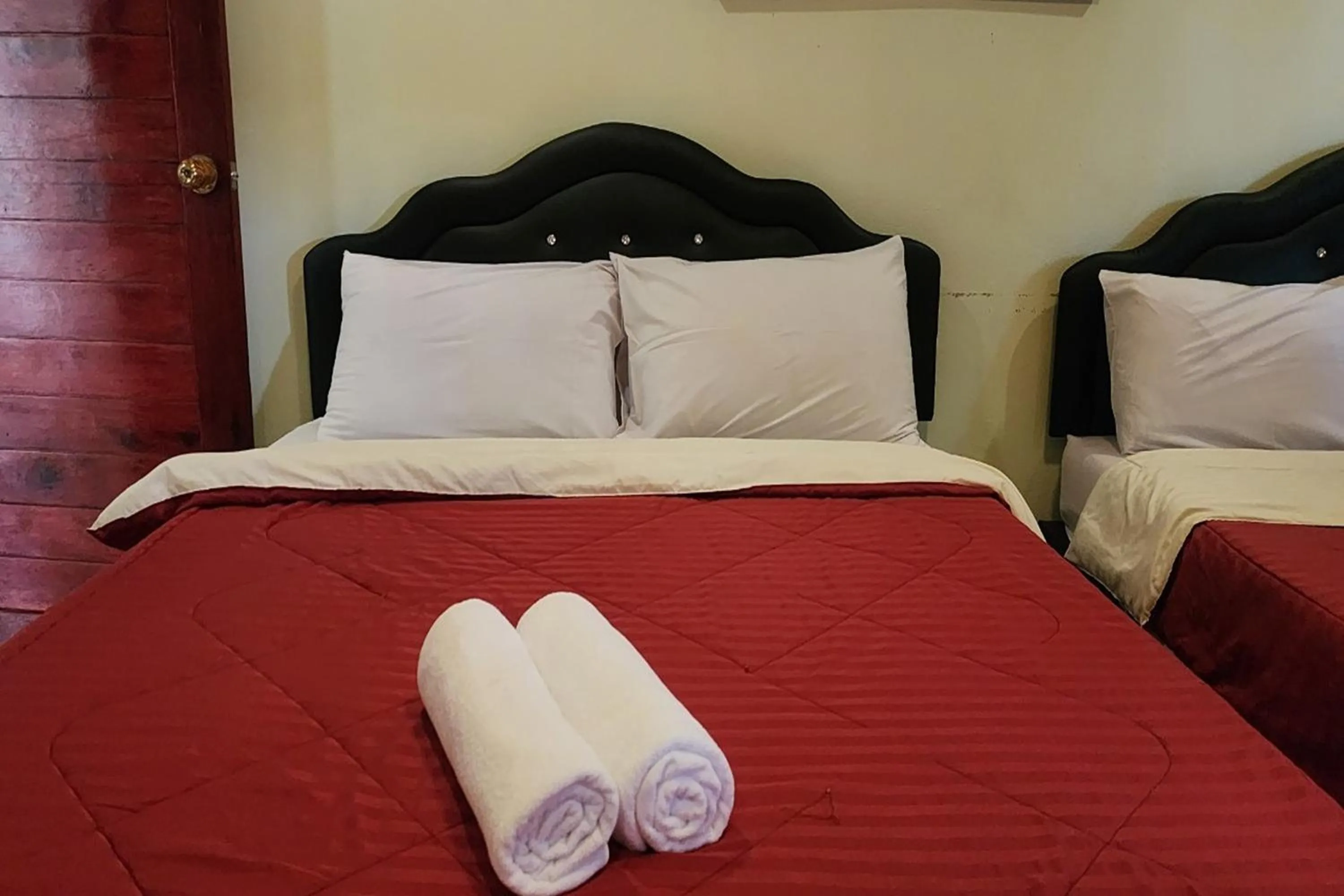 Bed in Ton Hom Pool Party