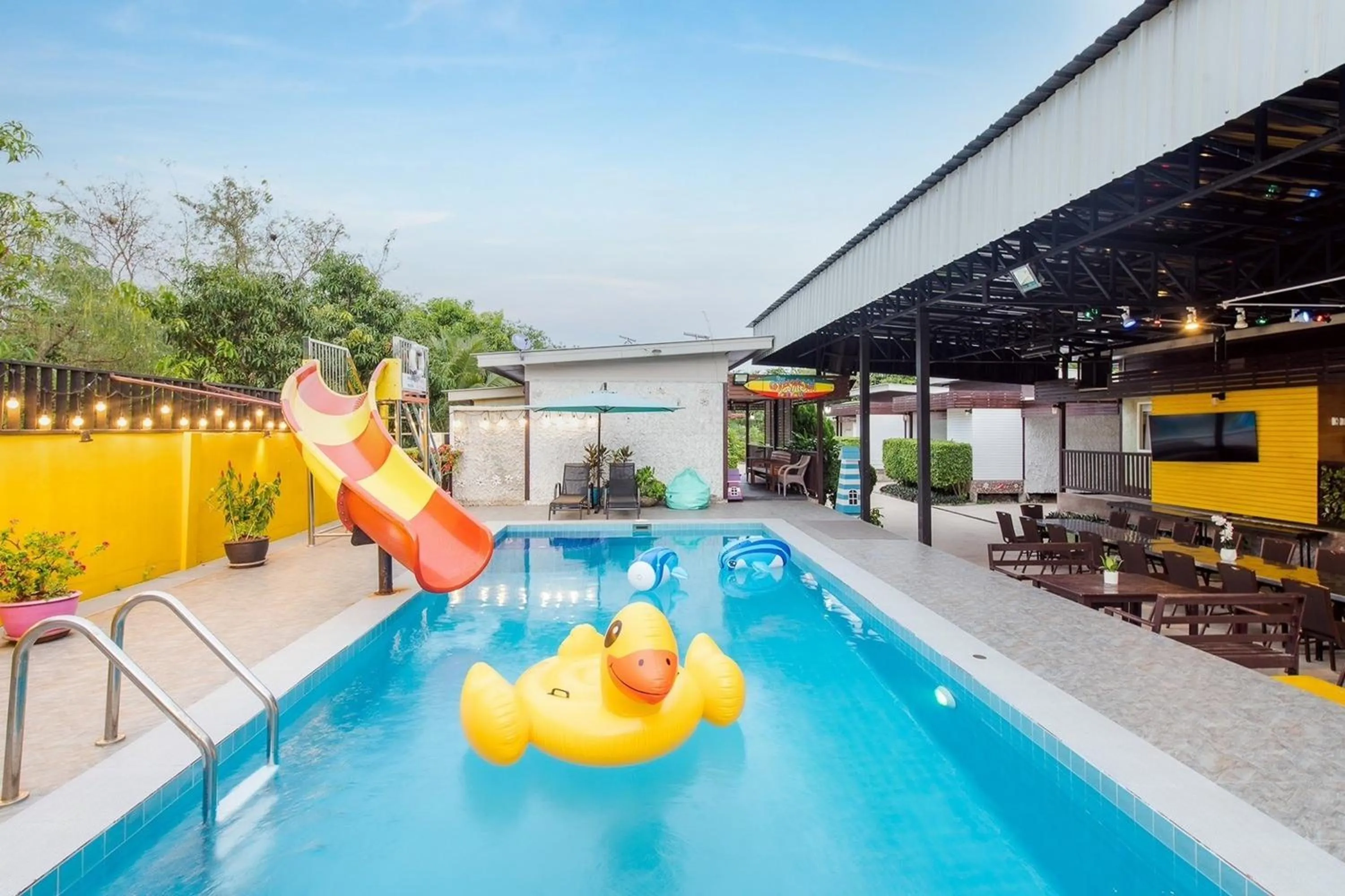 Swimming pool in Ton Hom Pool Party