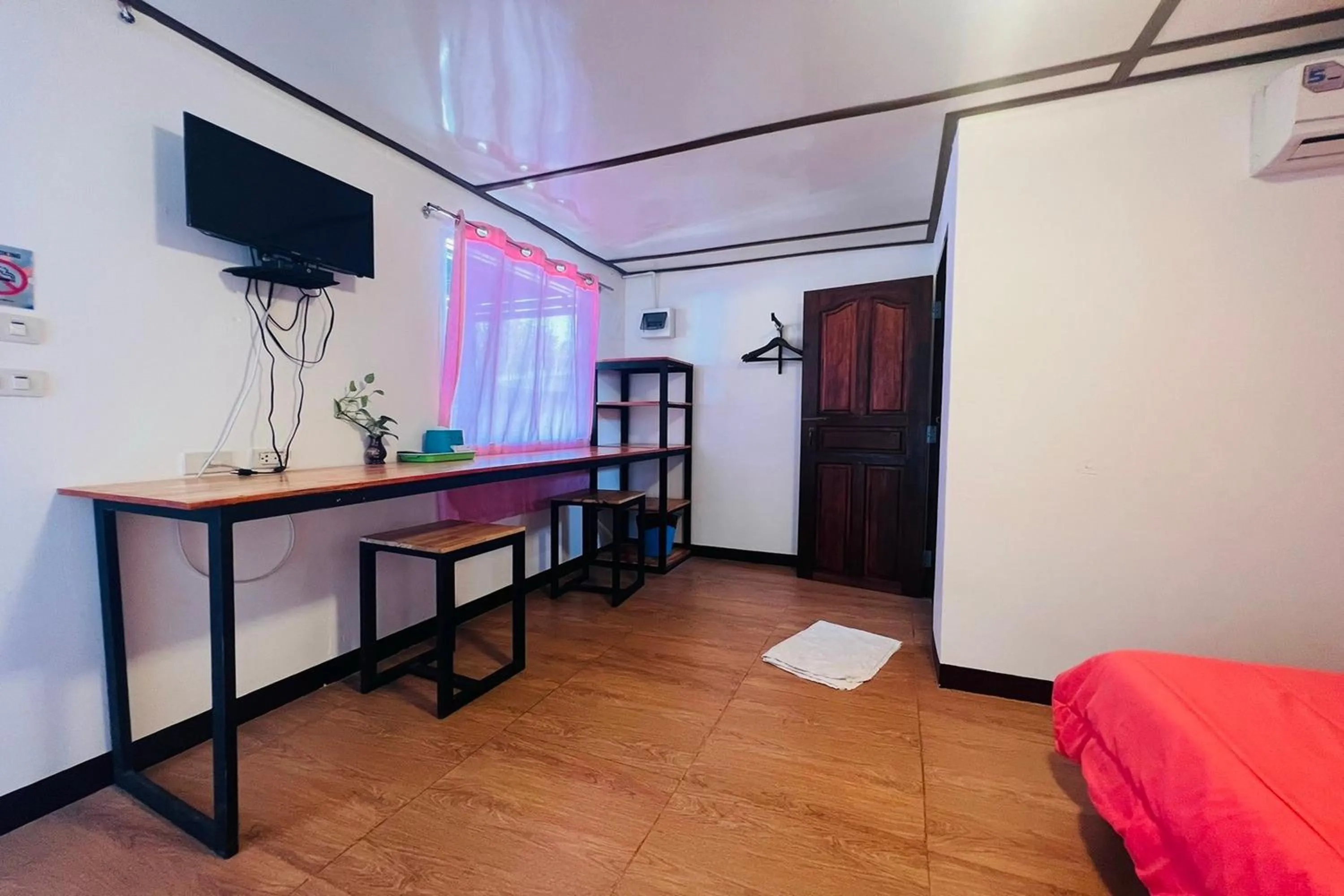 Bed in Ton Hom Pool Party