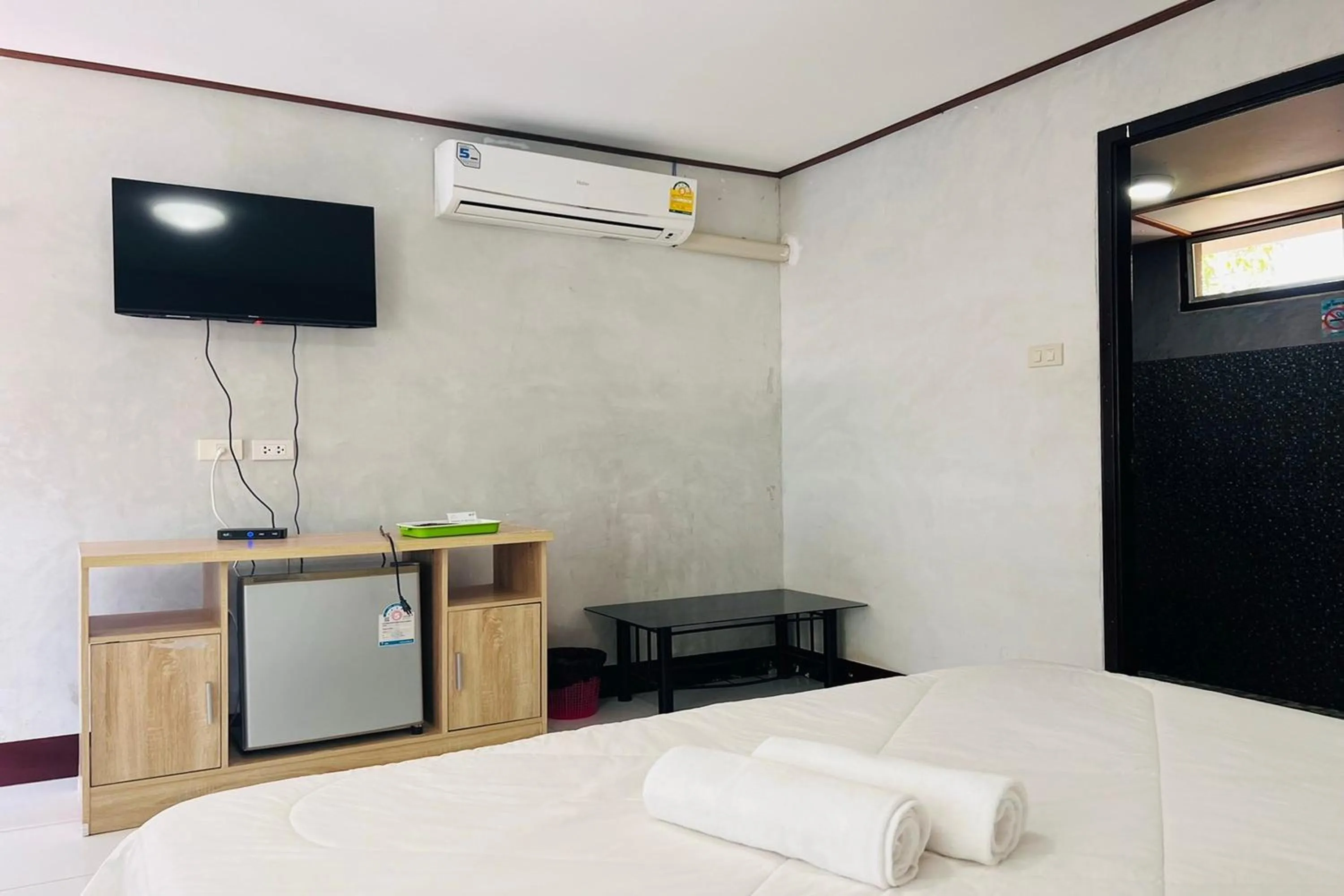 Bed in Ton Hom Pool Party