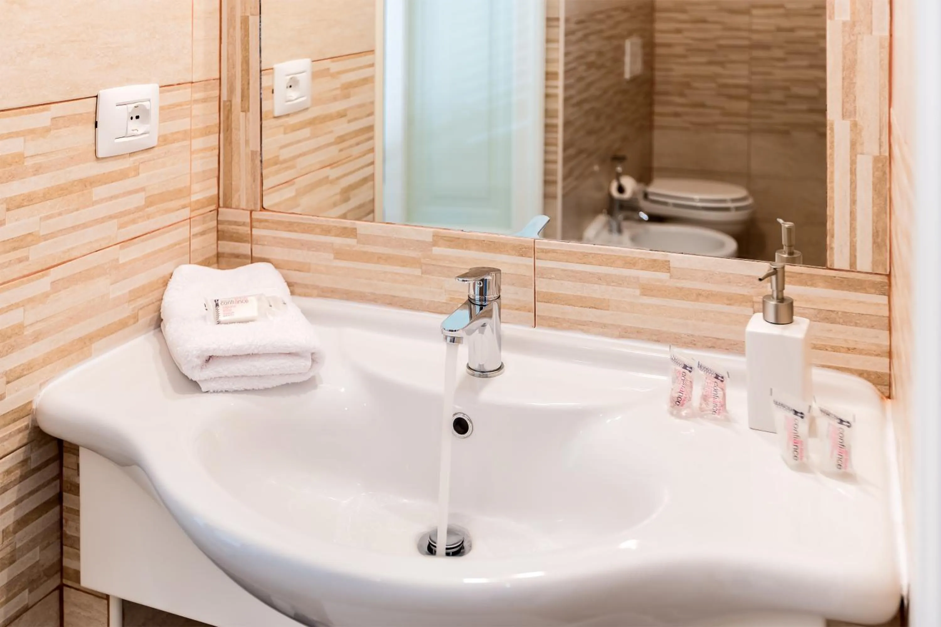 Toilet in Onda Marina Rooms