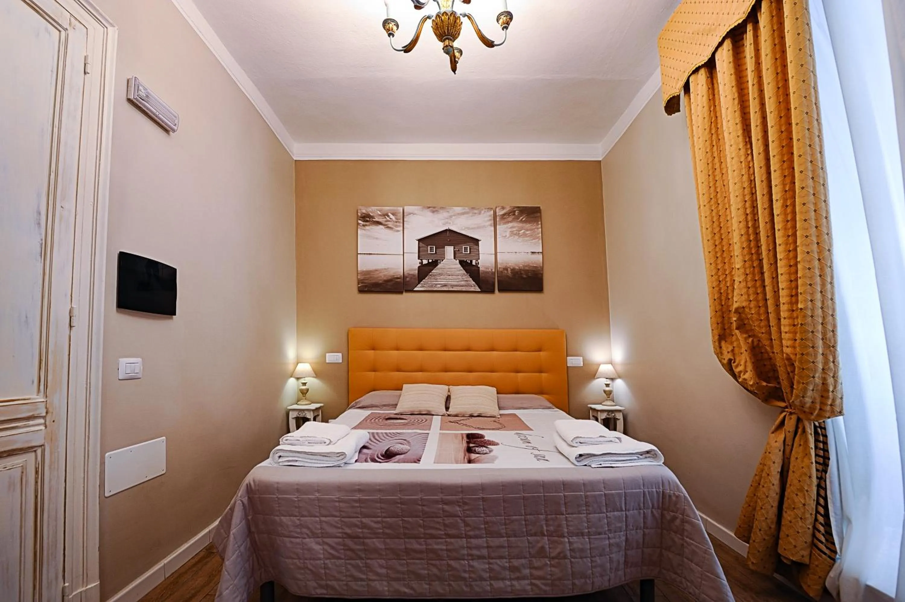 Shower, Bed in Onda Marina Rooms