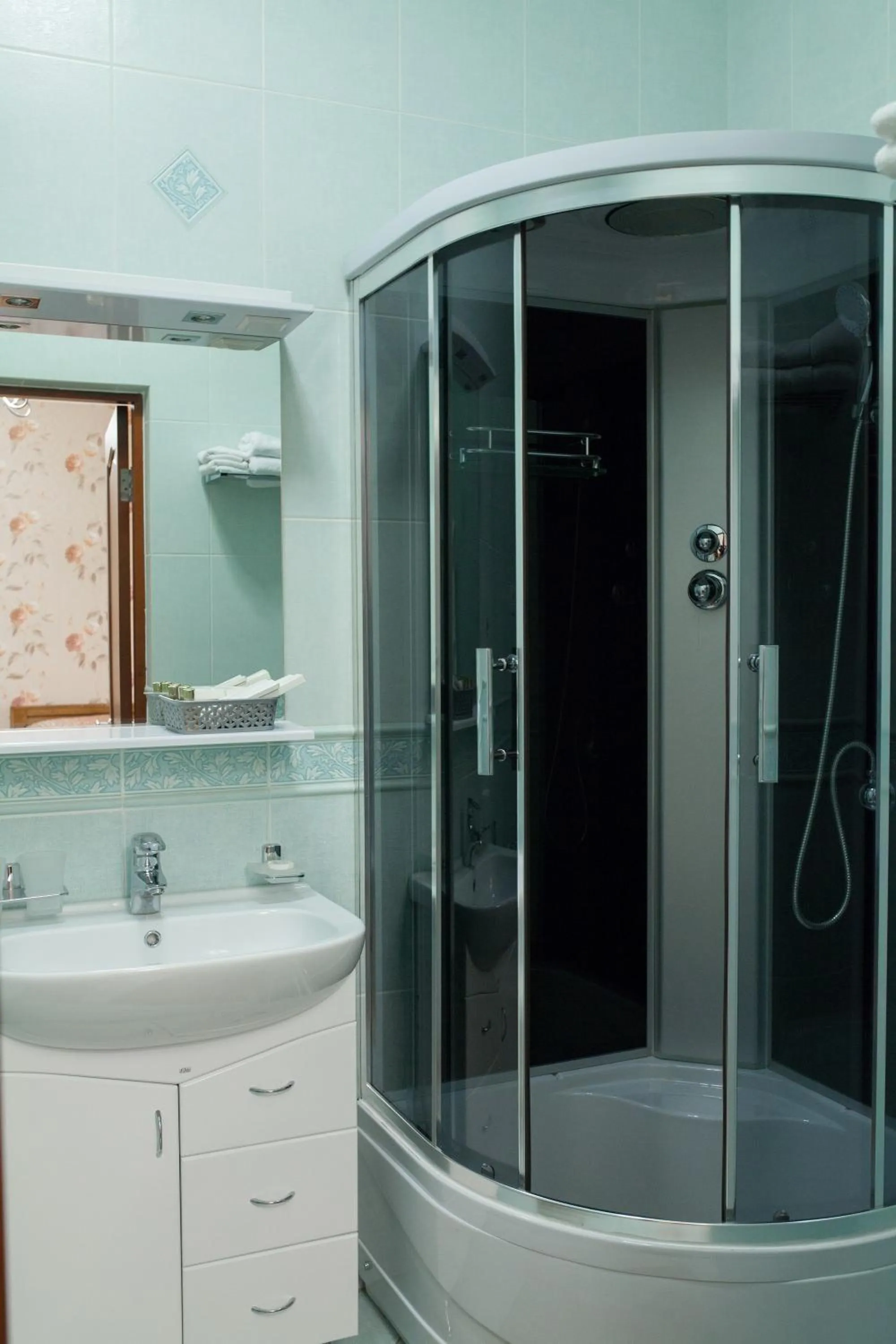 Shower in Hotel Miss Mari