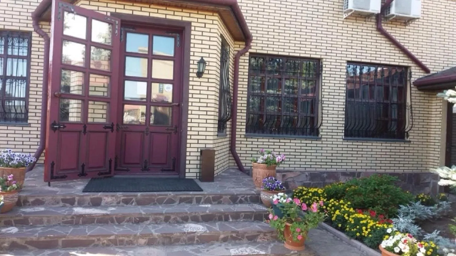 Facade/entrance in Hotel Miss Mari