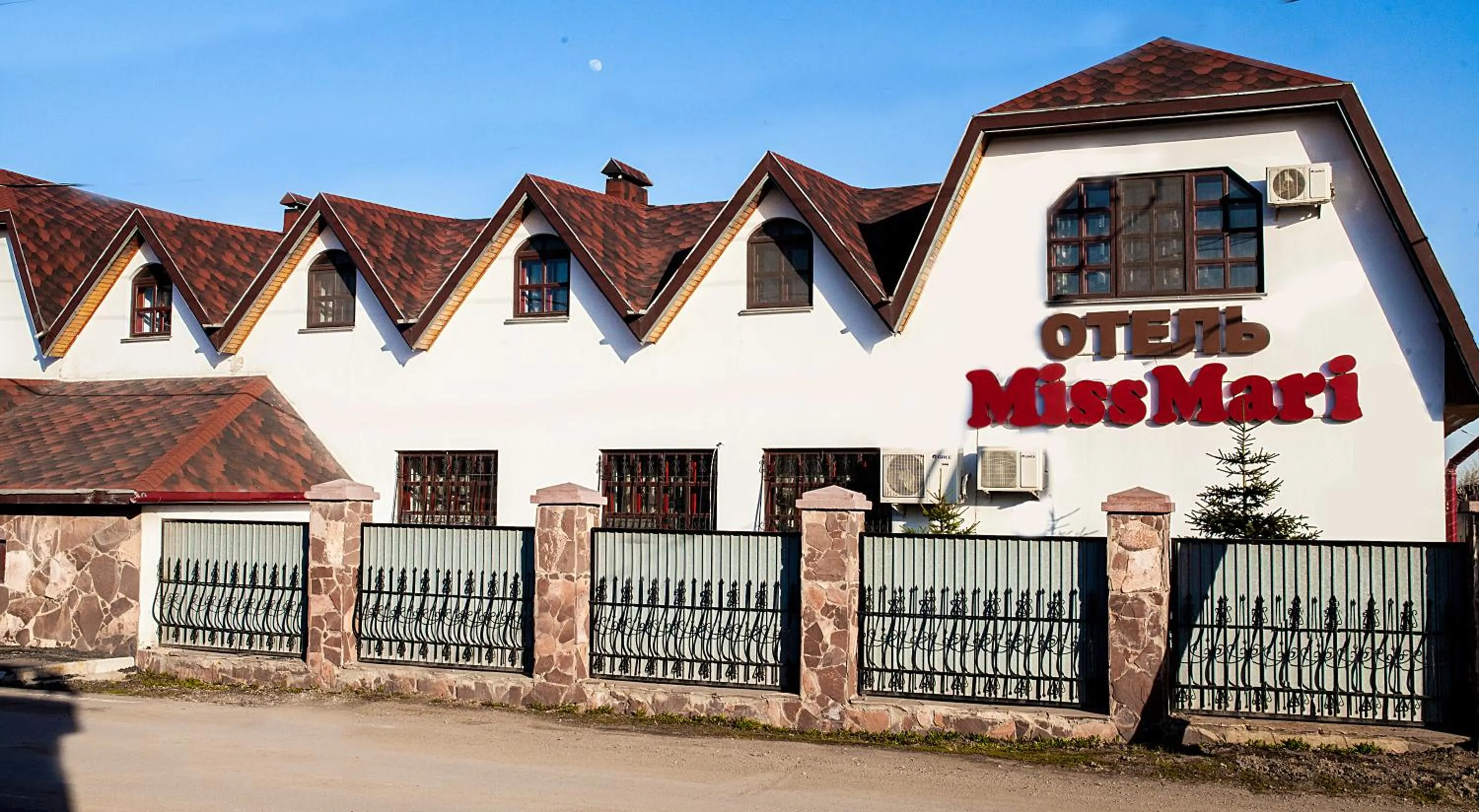 Property building in Hotel Miss Mari