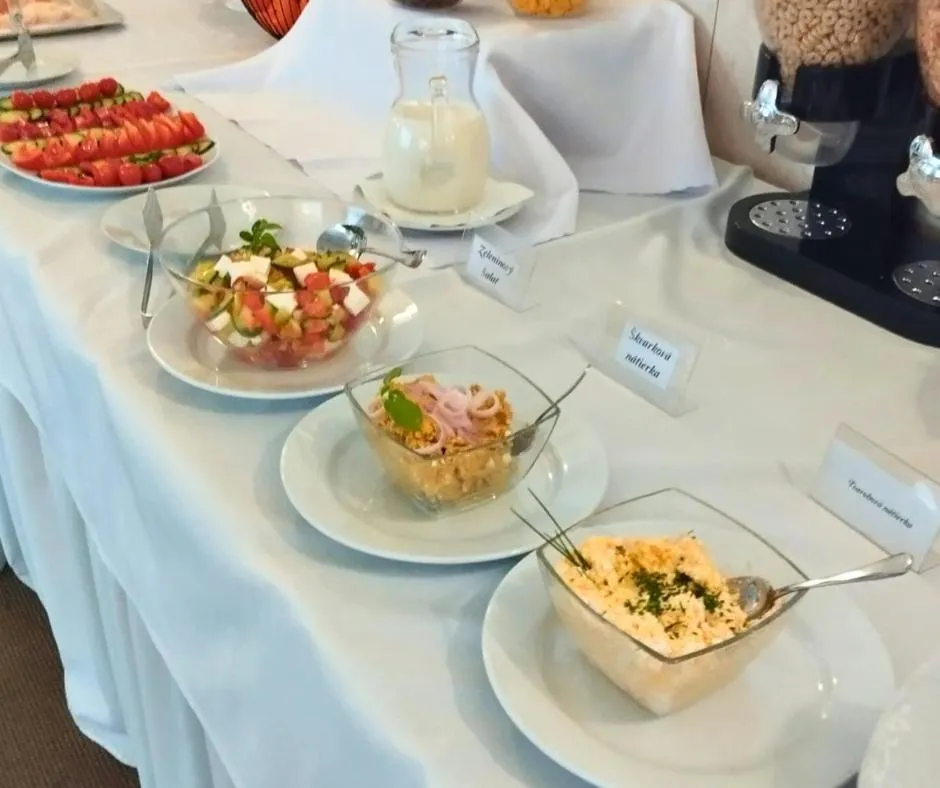 Restaurant/places to eat in Hotel Limba CTT