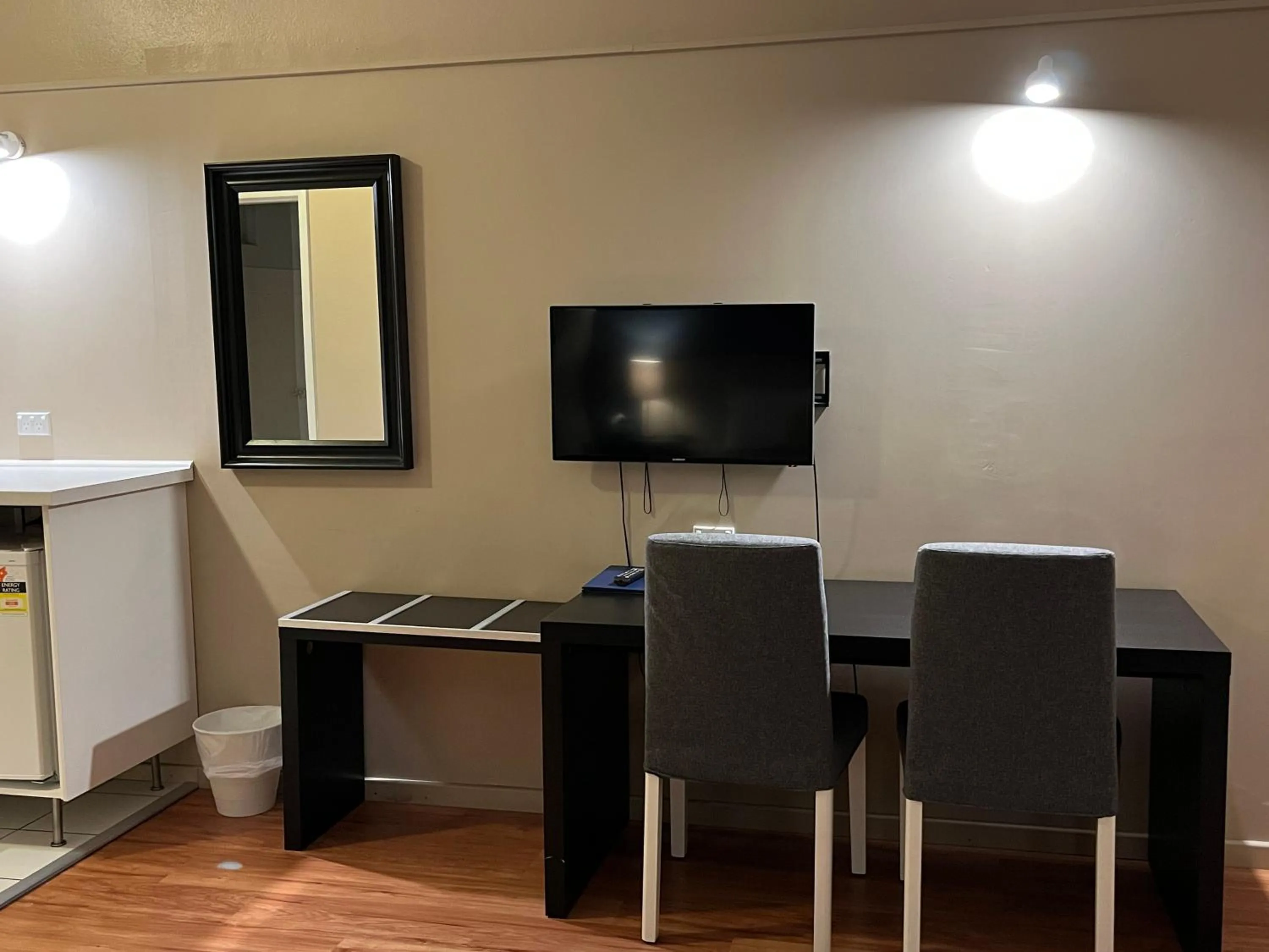 Bedroom in Airlie House Motor Inn