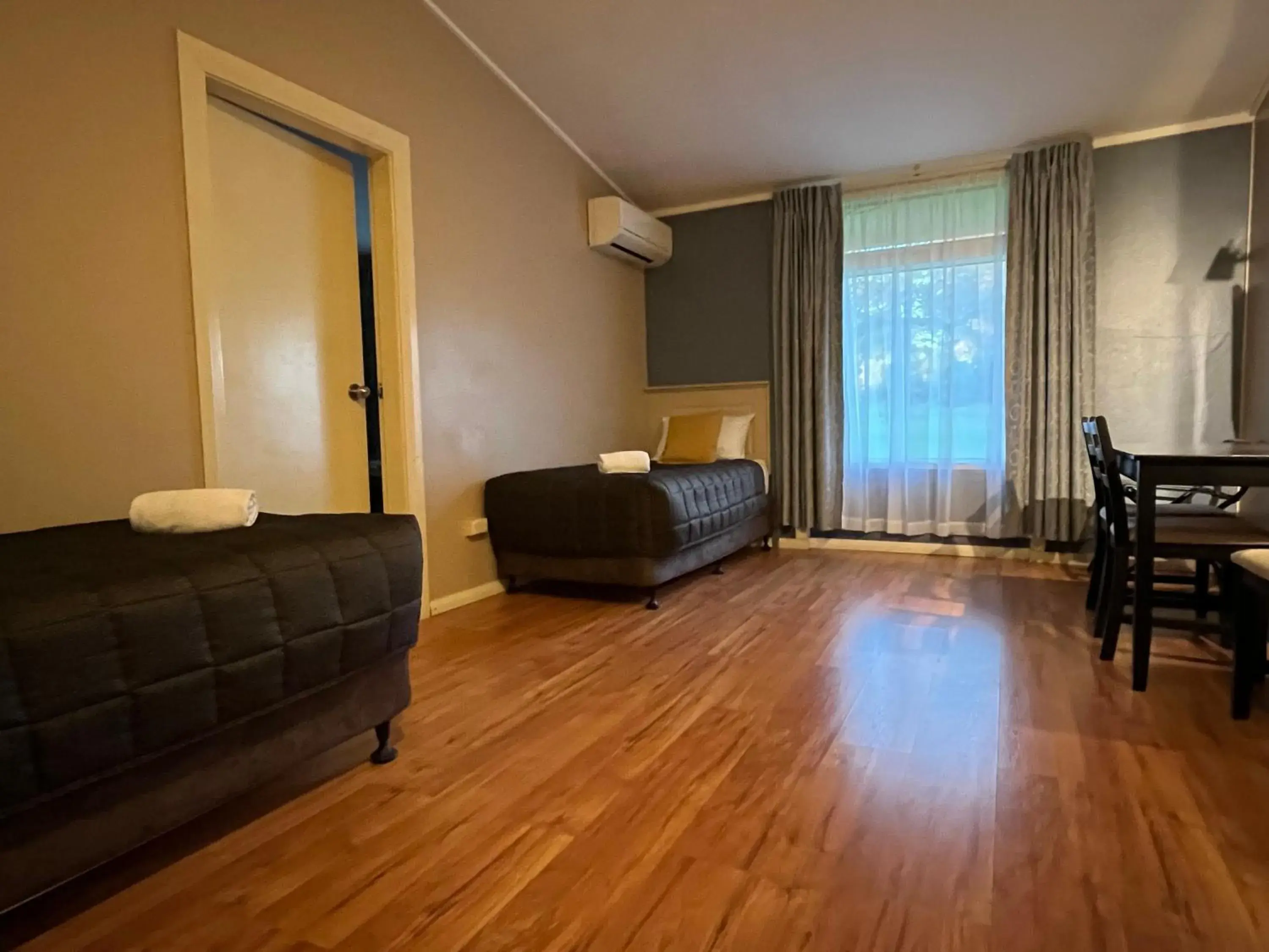 Family Double Room (Max 3 Adults) in Airlie House Motor Inn Family Double Room (Max 3 Adults) in Airlie House Motor Inn