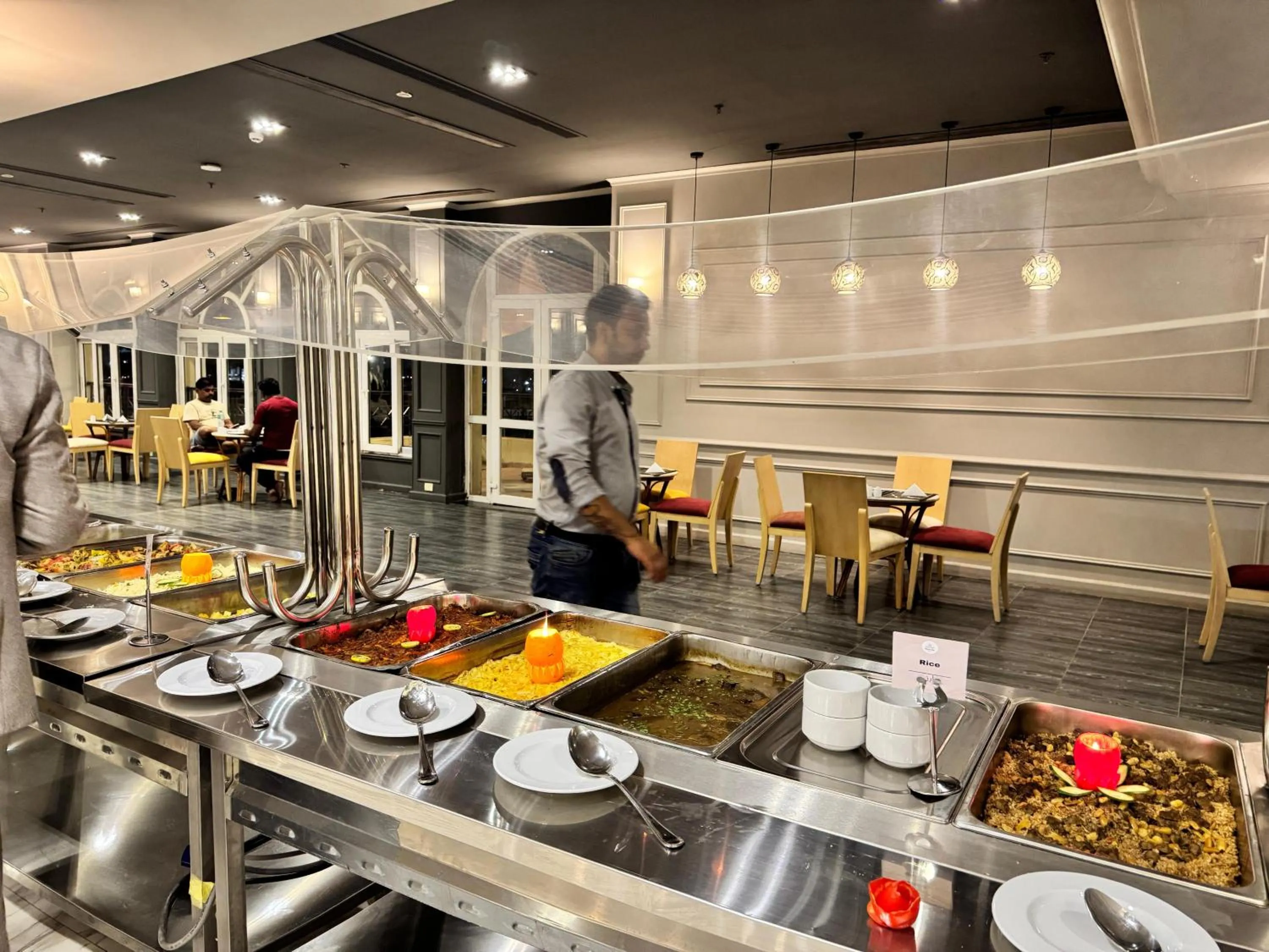 Restaurant/places to eat in Oriental grand Plaza