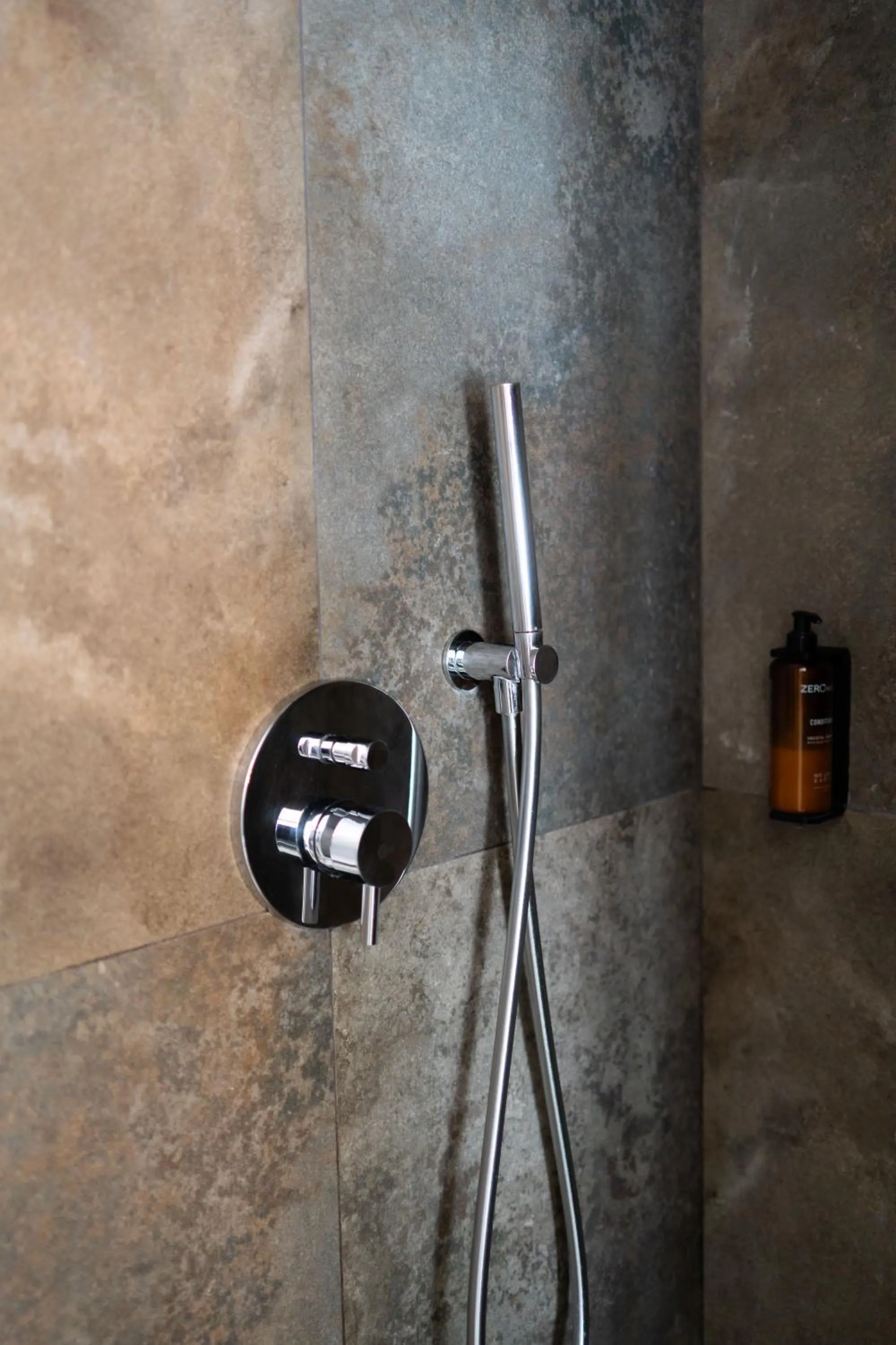 Shower in Vittorio Veneto 25