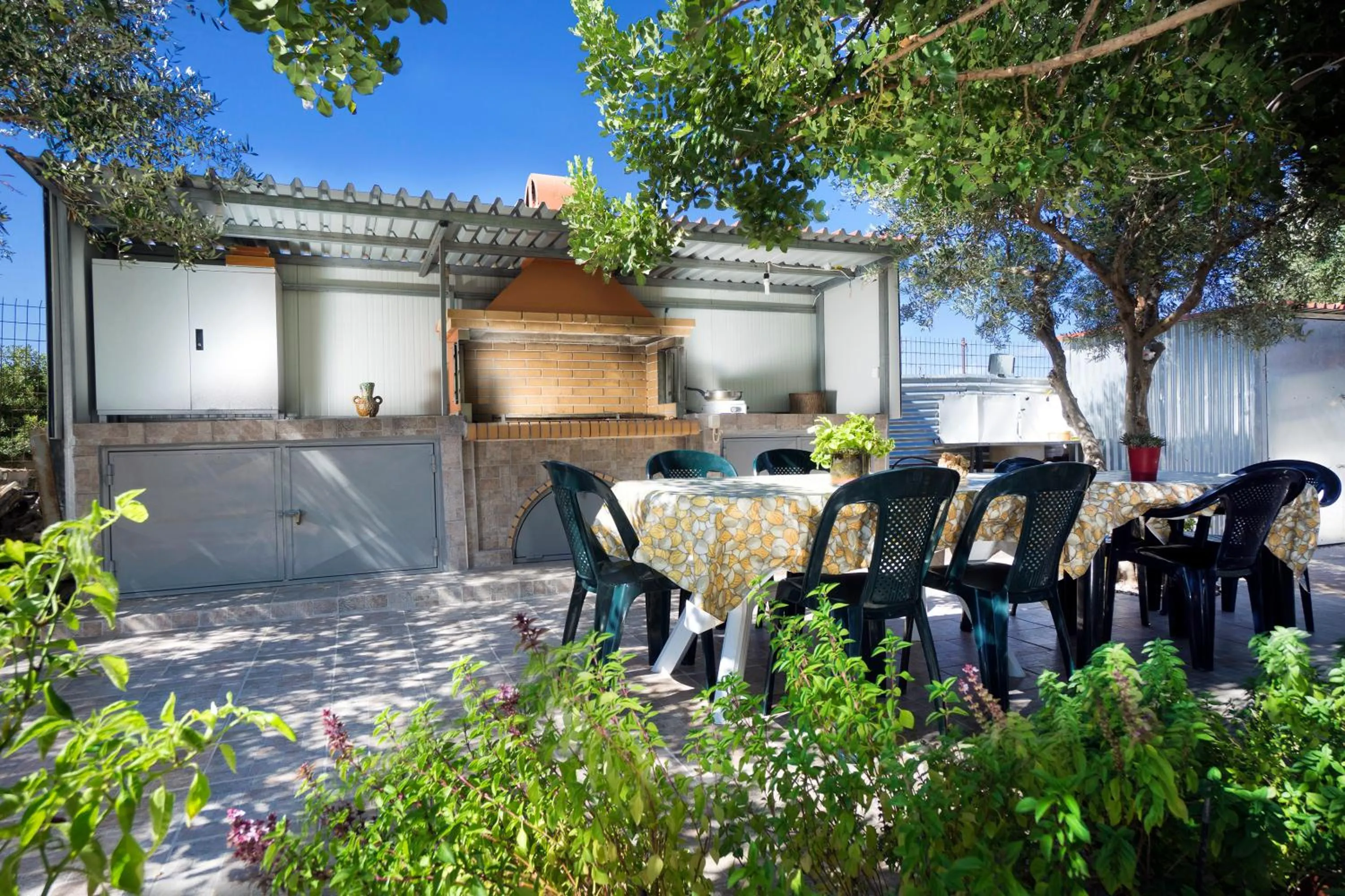 BBQ facilities in Skamagkas M. Apartments