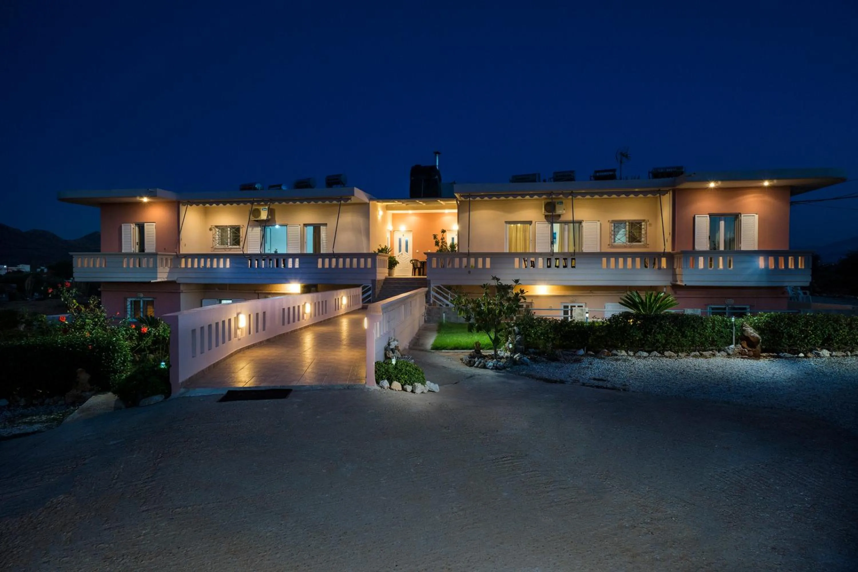 Facade/entrance in Skamagkas M. Apartments