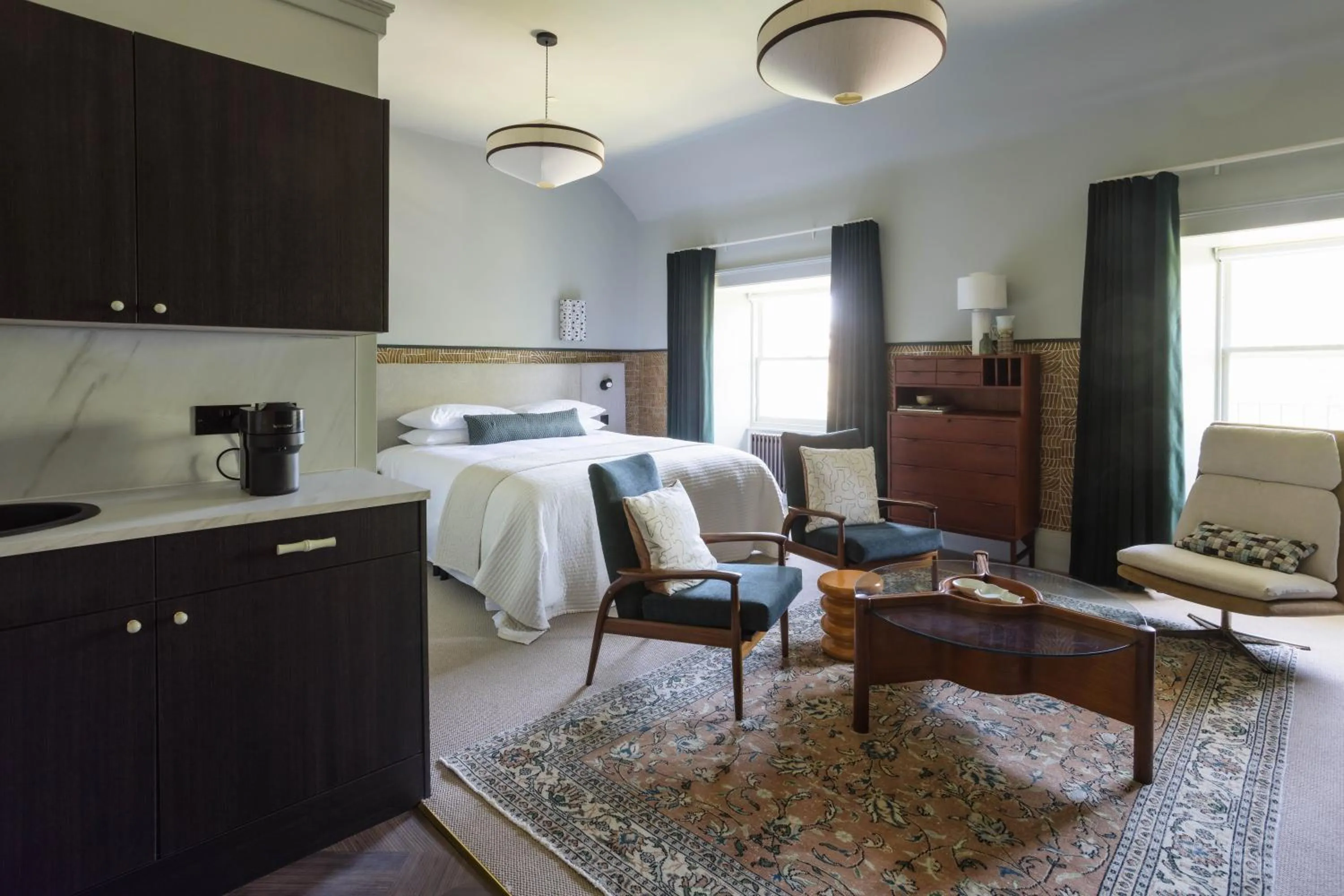 Superior Suite- Whalebone in 3 John's Place Townhouse