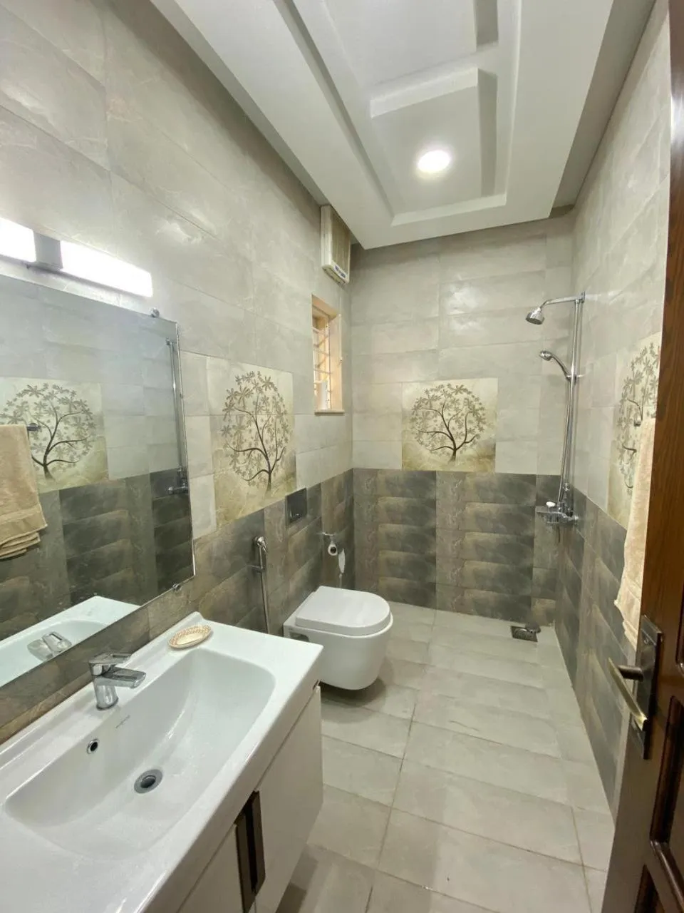 Shower in Travis Executive Guest House Islamabad