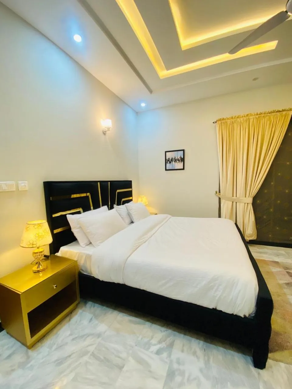 Bed in Travis Executive Guest House Islamabad